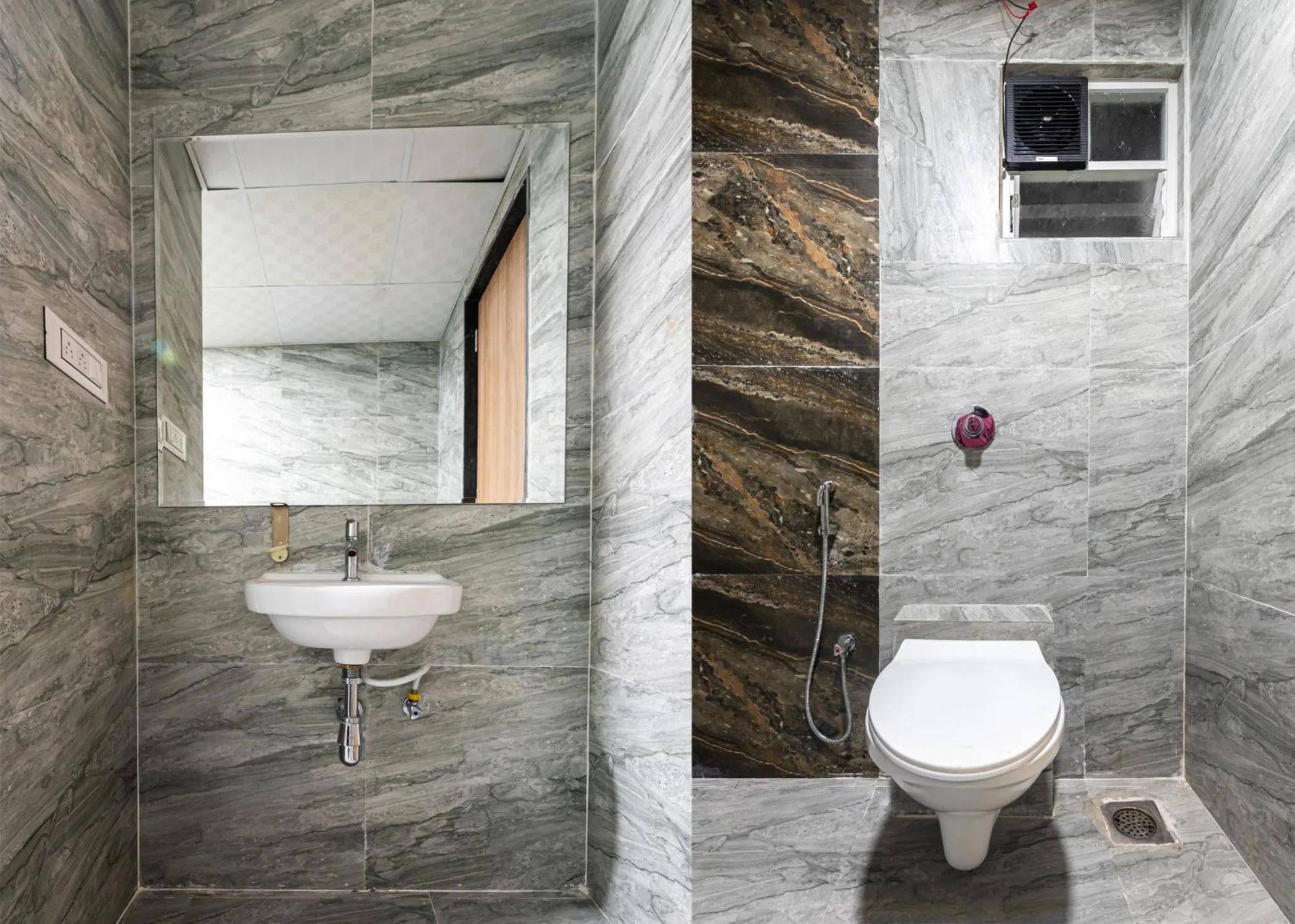 Toilet in Treebo Cocostay, Hadapsar