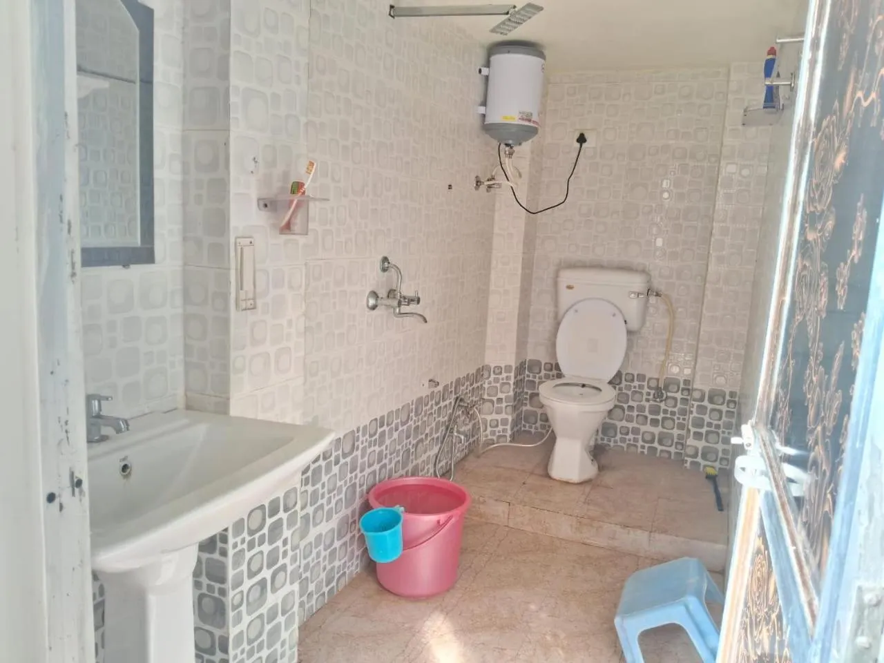 Shower in Jajora Hotel by Premier Hotels