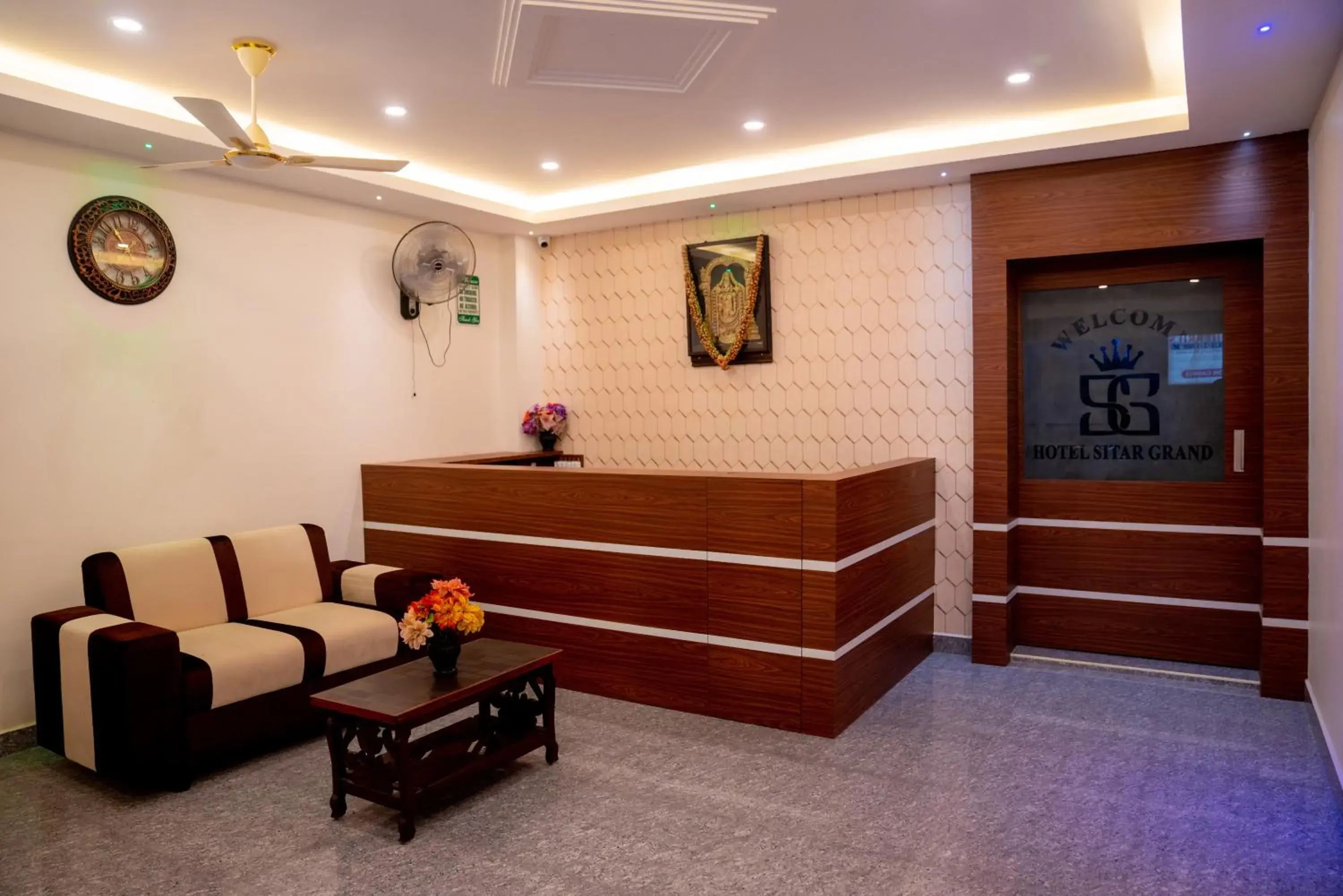 Lobby or reception in Hotel Sitar Grand Lobby or reception in Hotel Sitar Grand