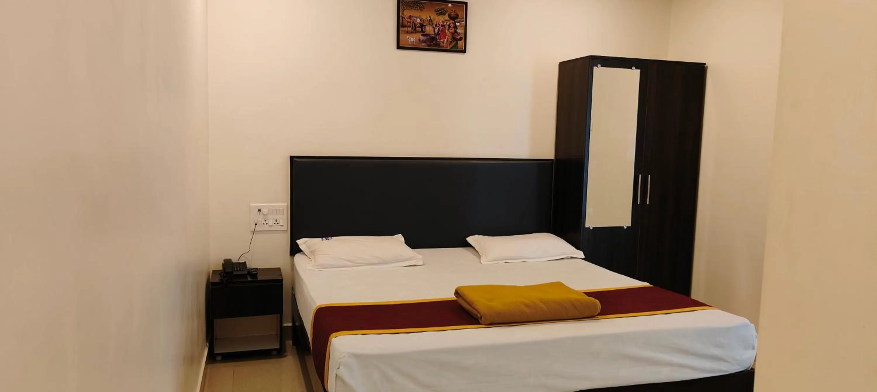 Bed in Hotel Sitar Grand