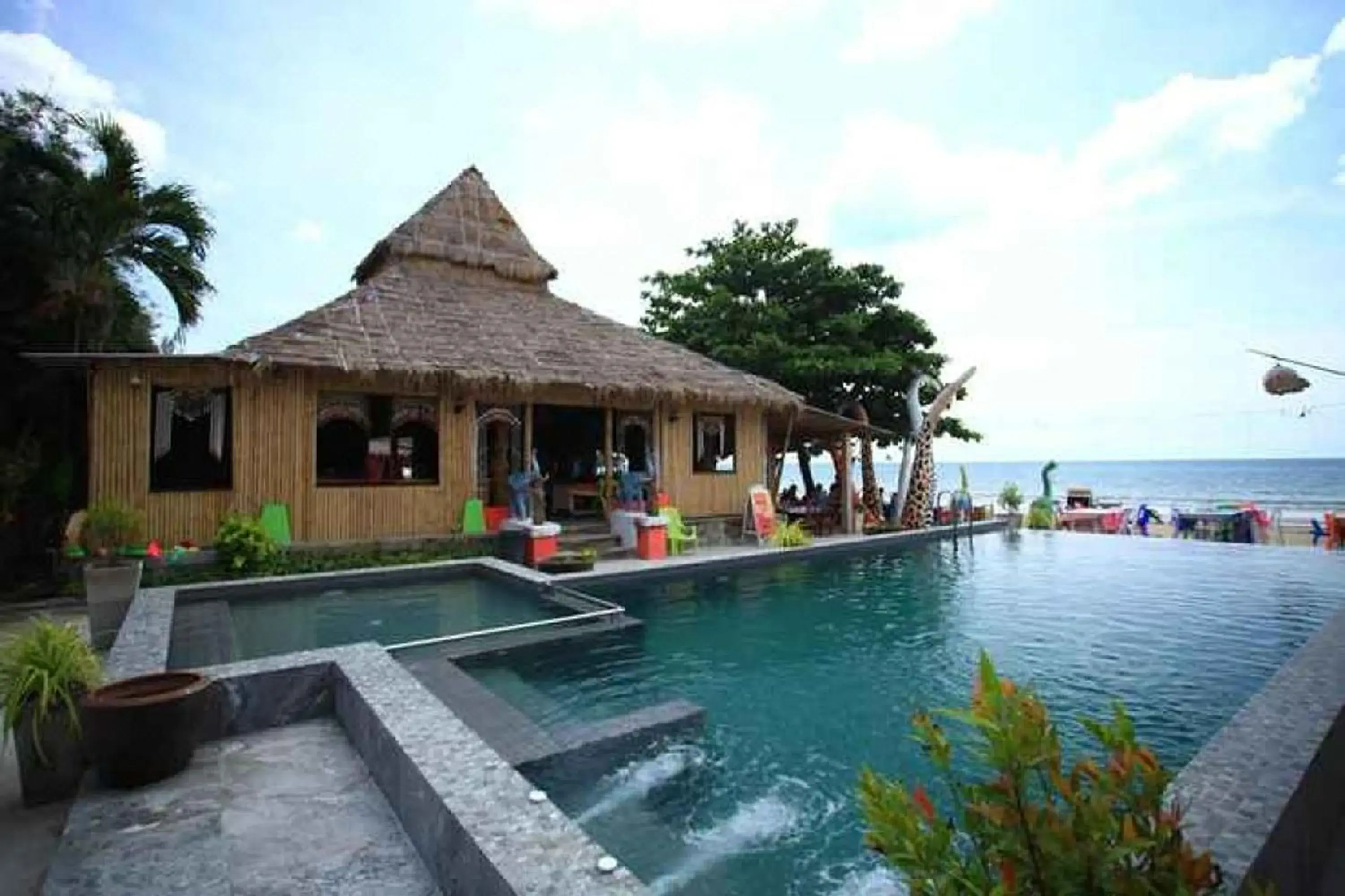 Swimming pool in Chaba Bungalows Swimming pool in Chaba Bungalows
