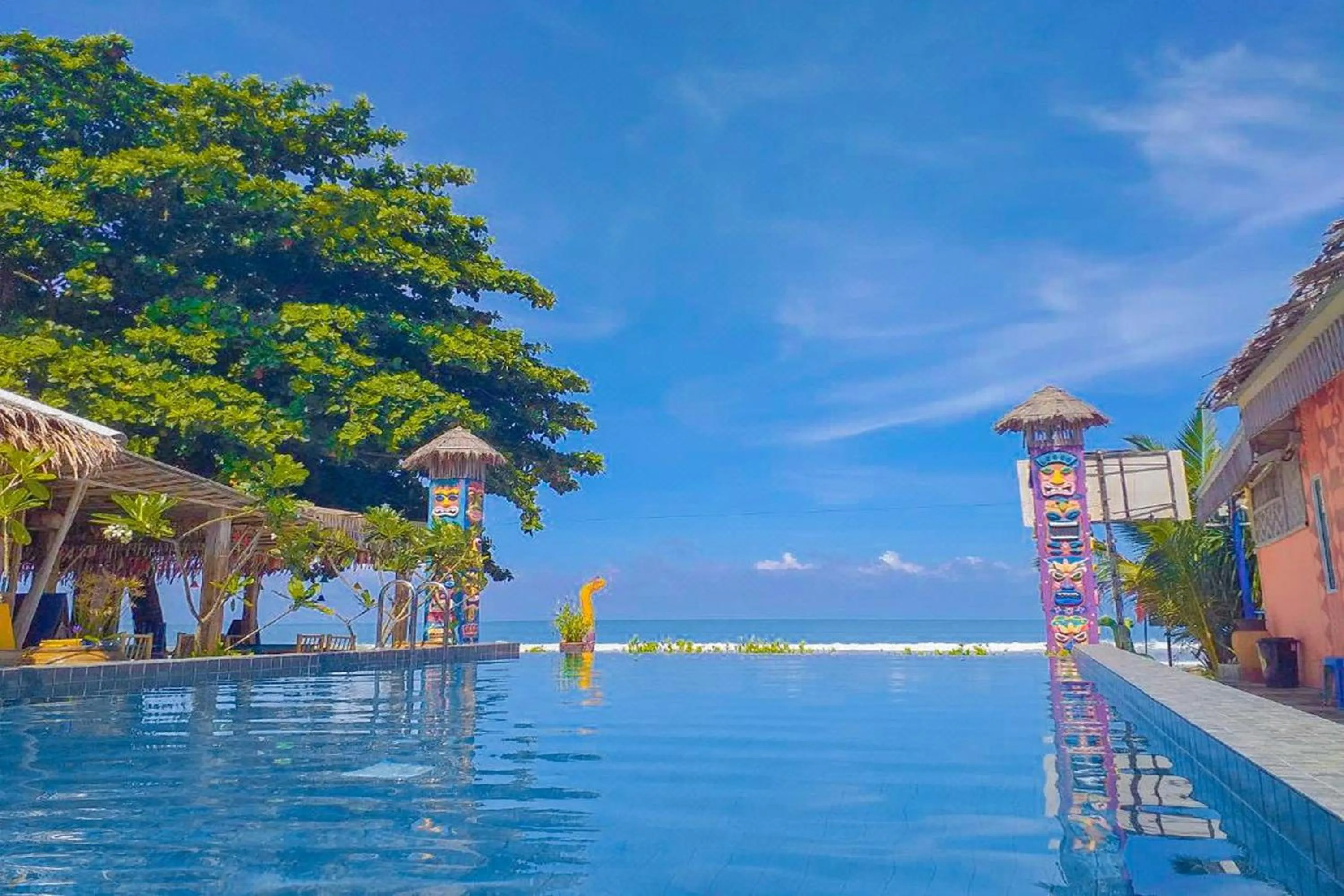 Pool view in Chaba Bungalows