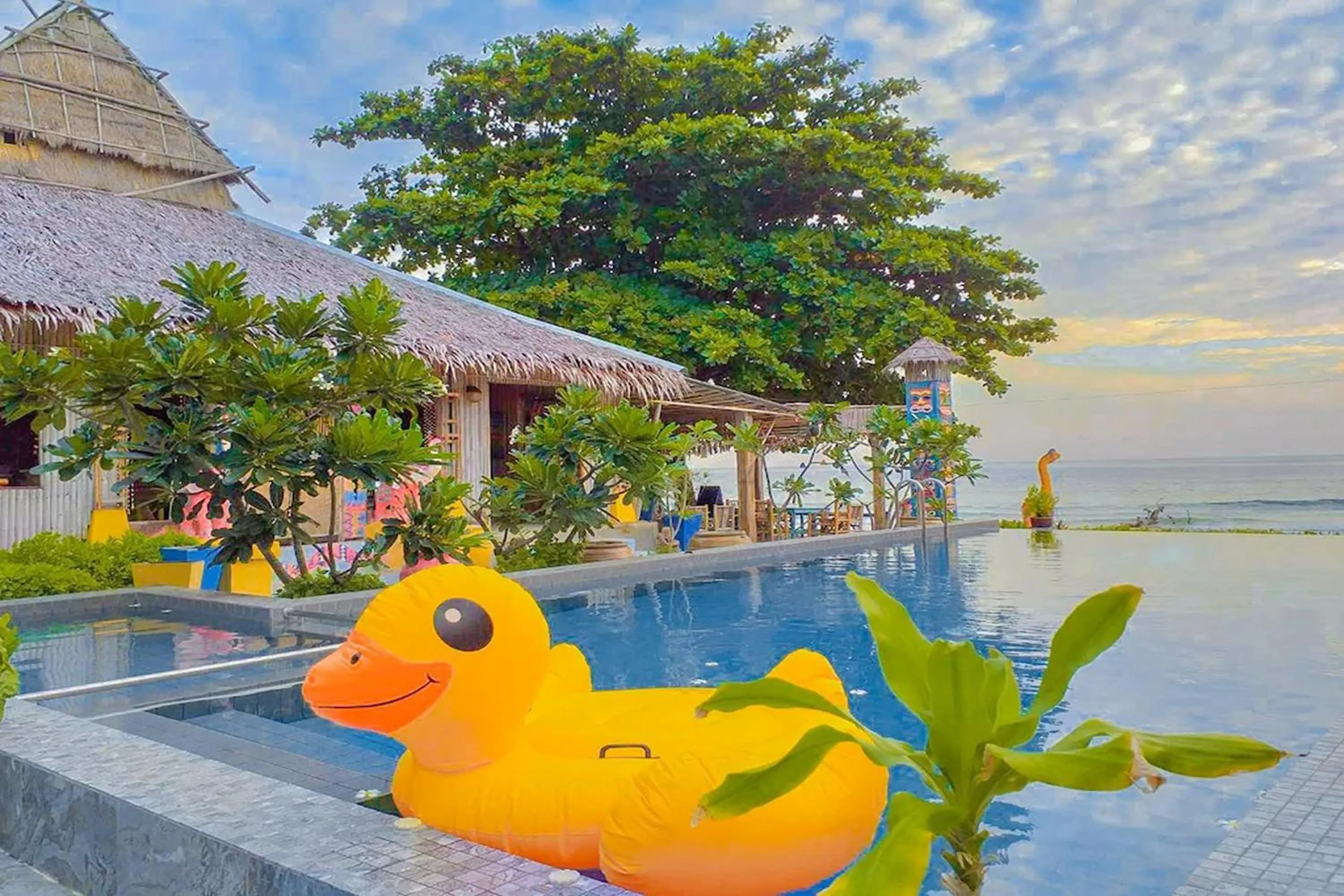 Swimming pool in Chaba Bungalows