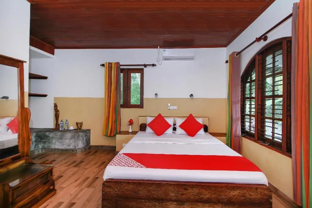 Double Room with Private Bathroom in Sunny's Garden Hotel