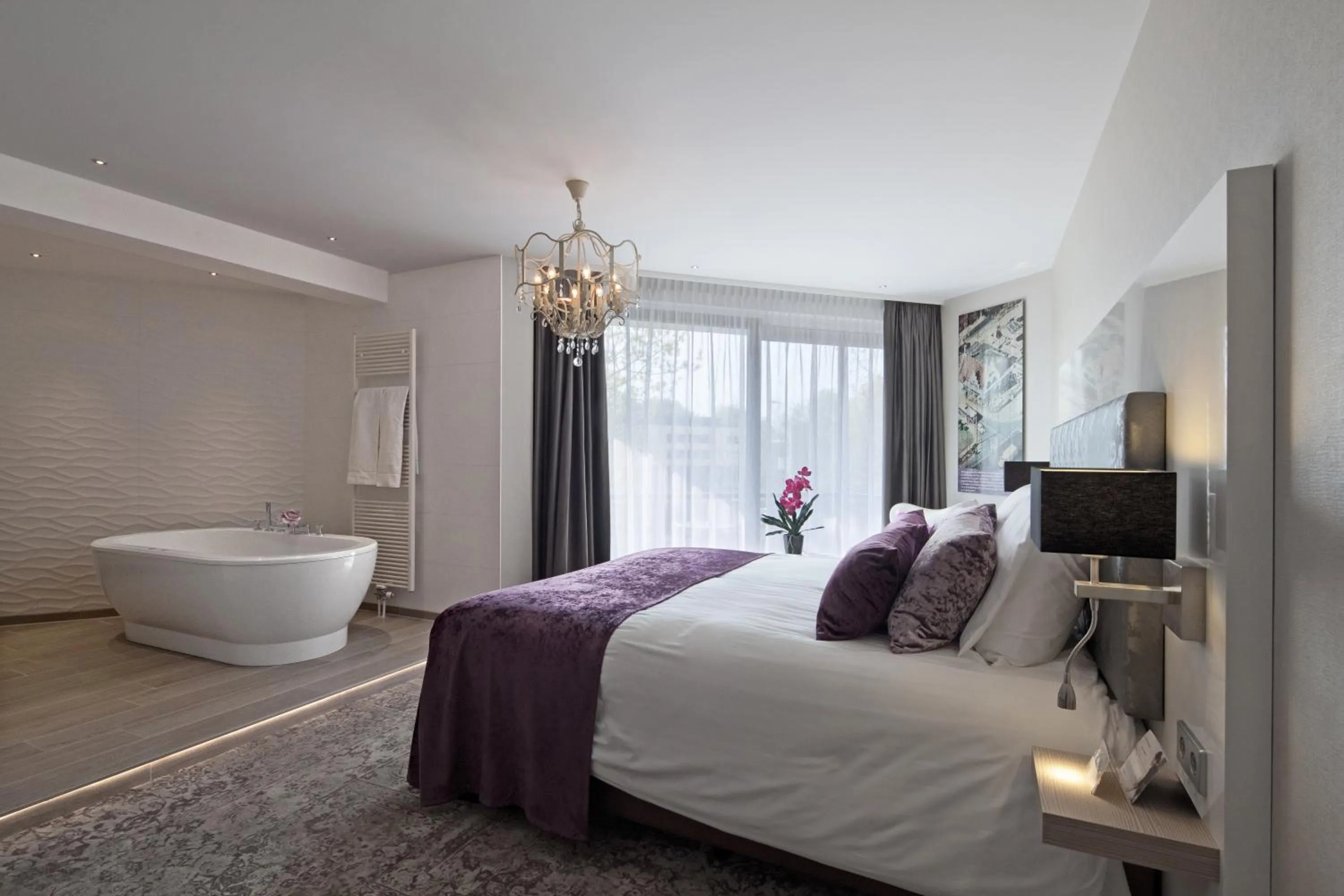 Bathroom, Bed in Van der Valk Hotel Leiden