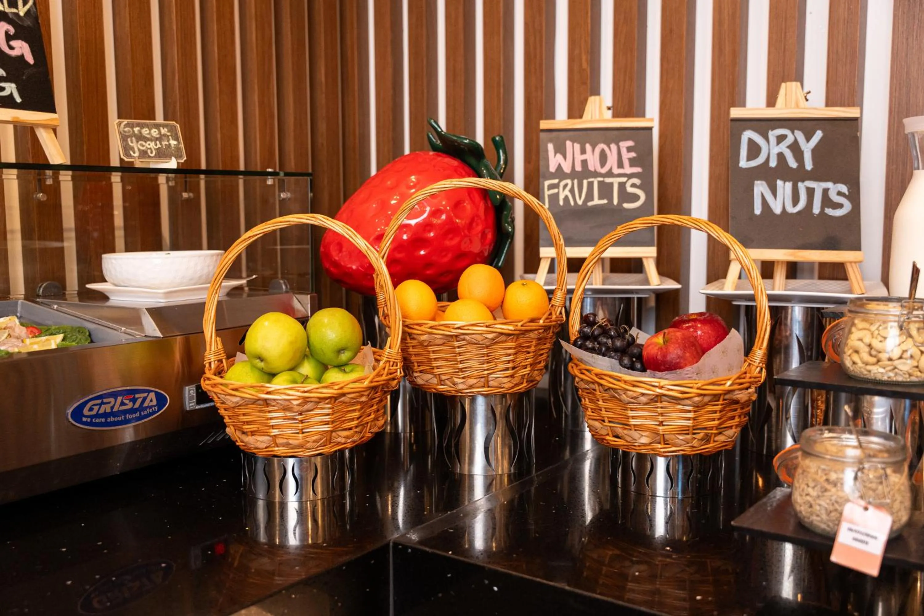 Food and drinks in Yogh Hospitality