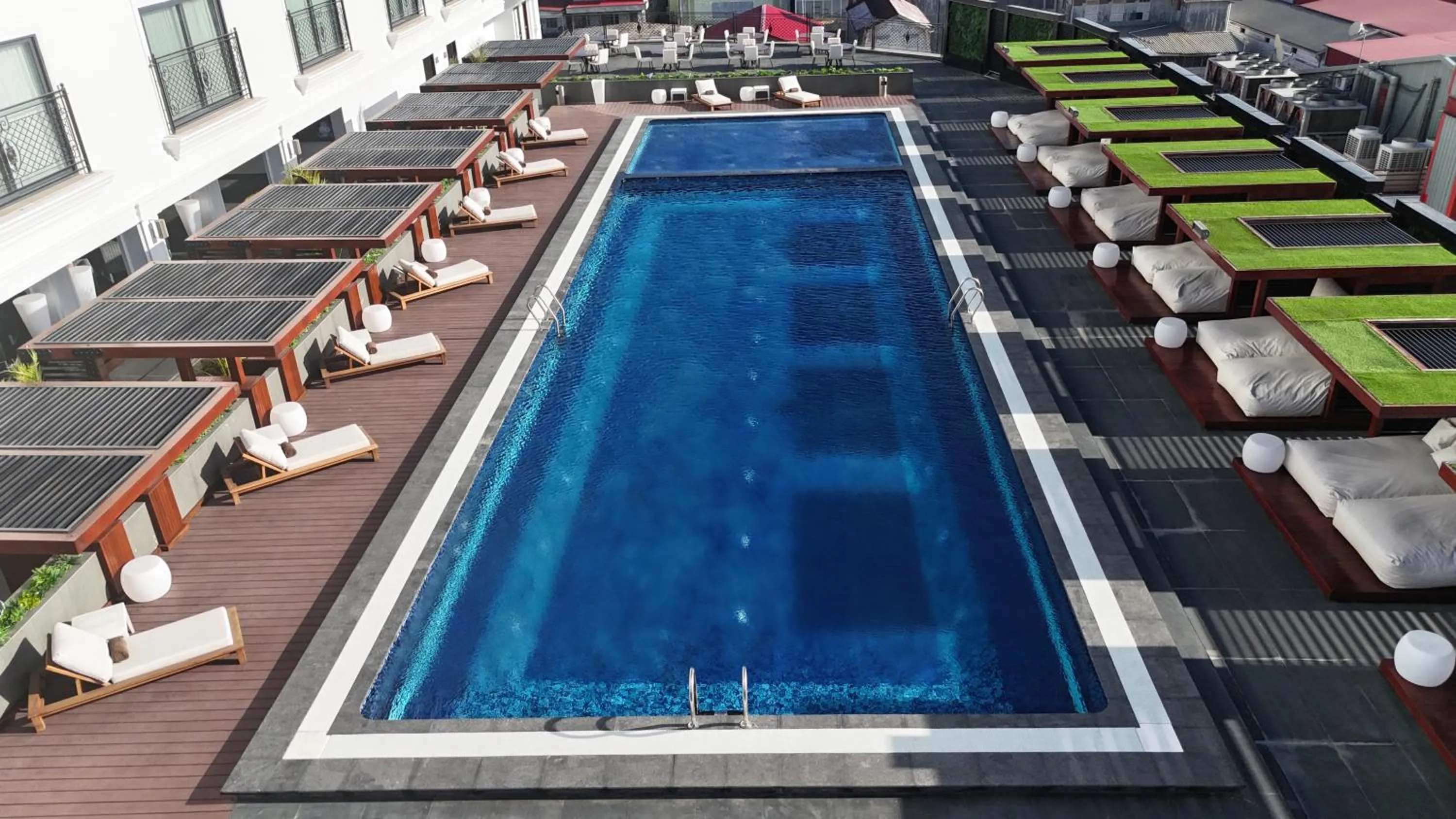 Swimming pool in Yogh Hospitality