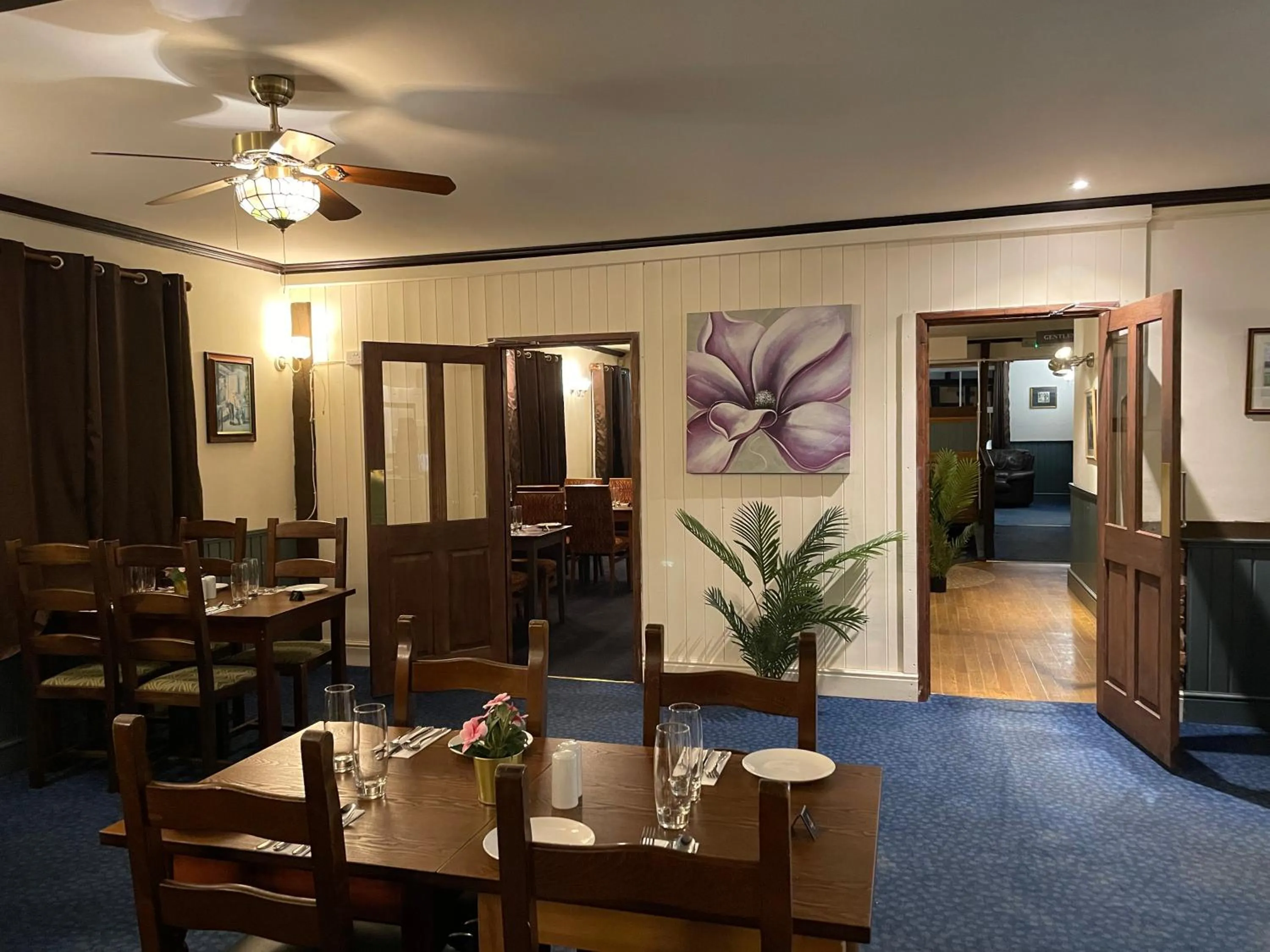 Restaurant/places to eat in Leaking Well, Dunhampton