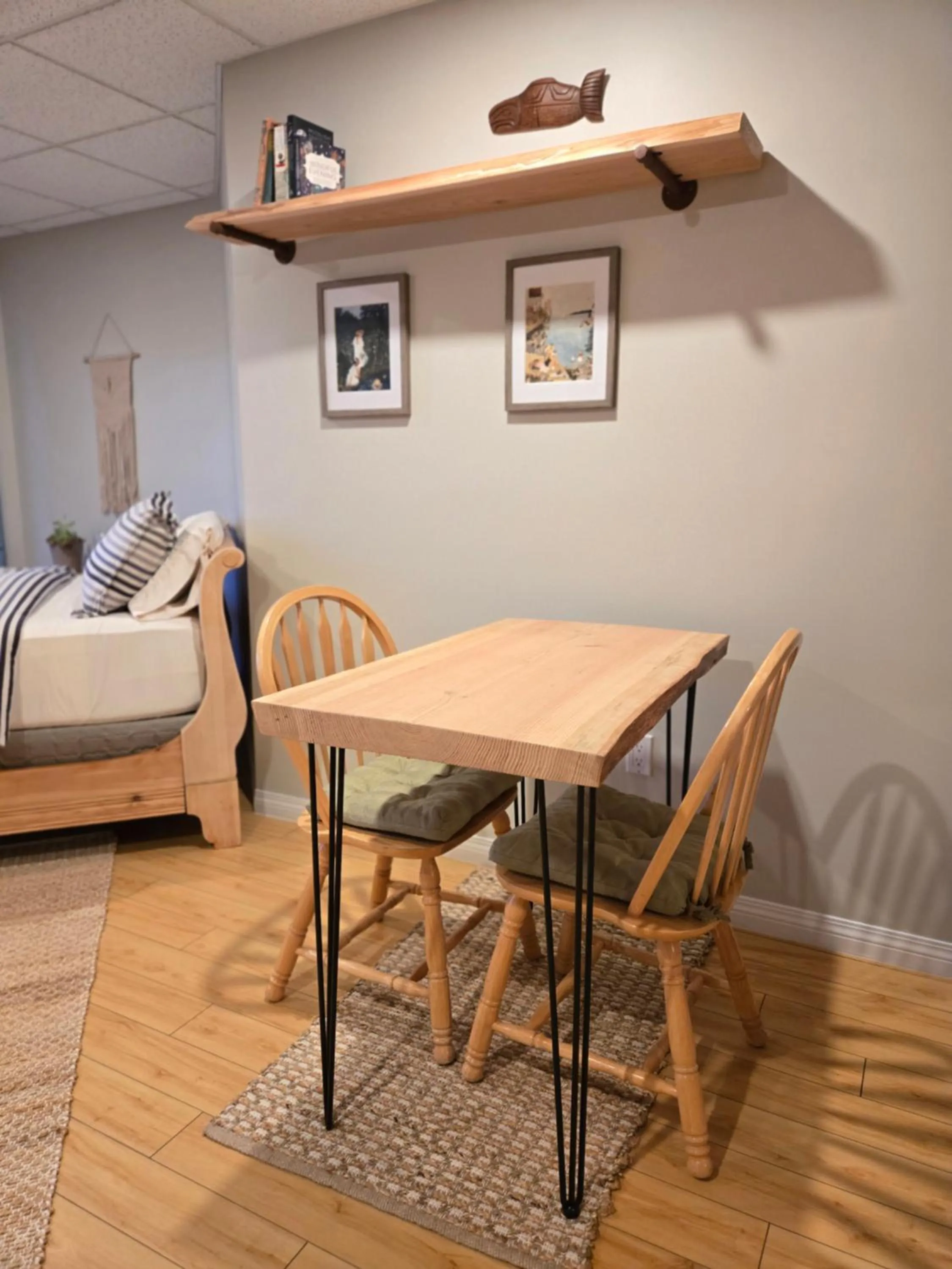 Bed in Madeira Park Oceanview Suites