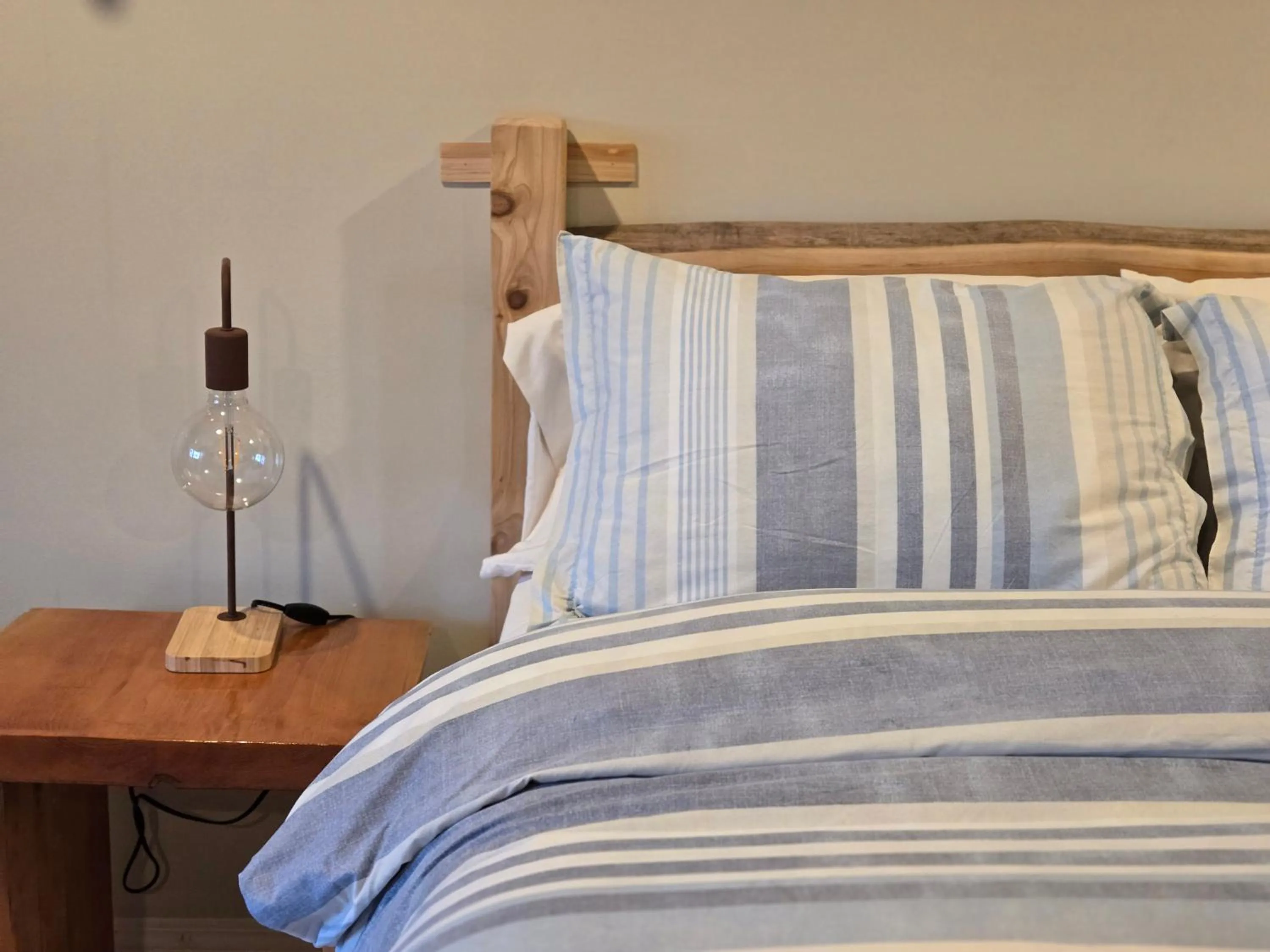 Bedroom, Bed in Madeira Park Oceanview Suites