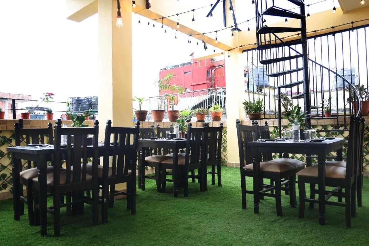 Redstone Regency Hotel
