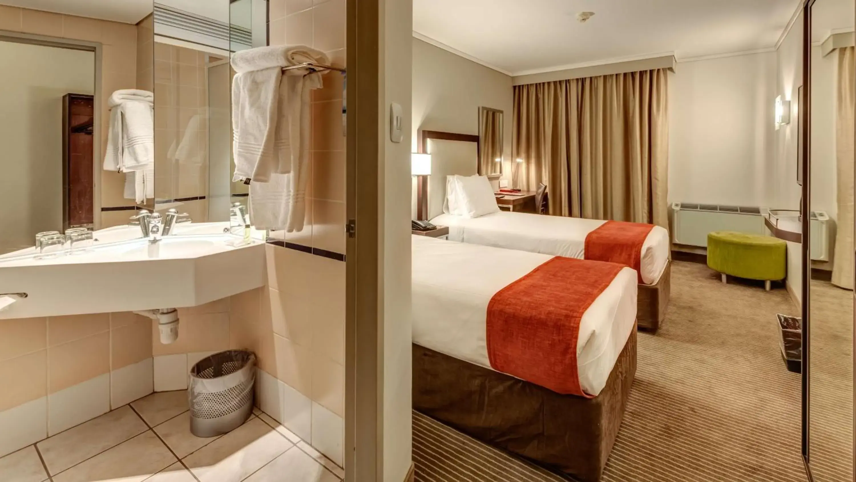 Bedroom, Bed in StayEasy Eastgate Bedroom, Bed in StayEasy Eastgate