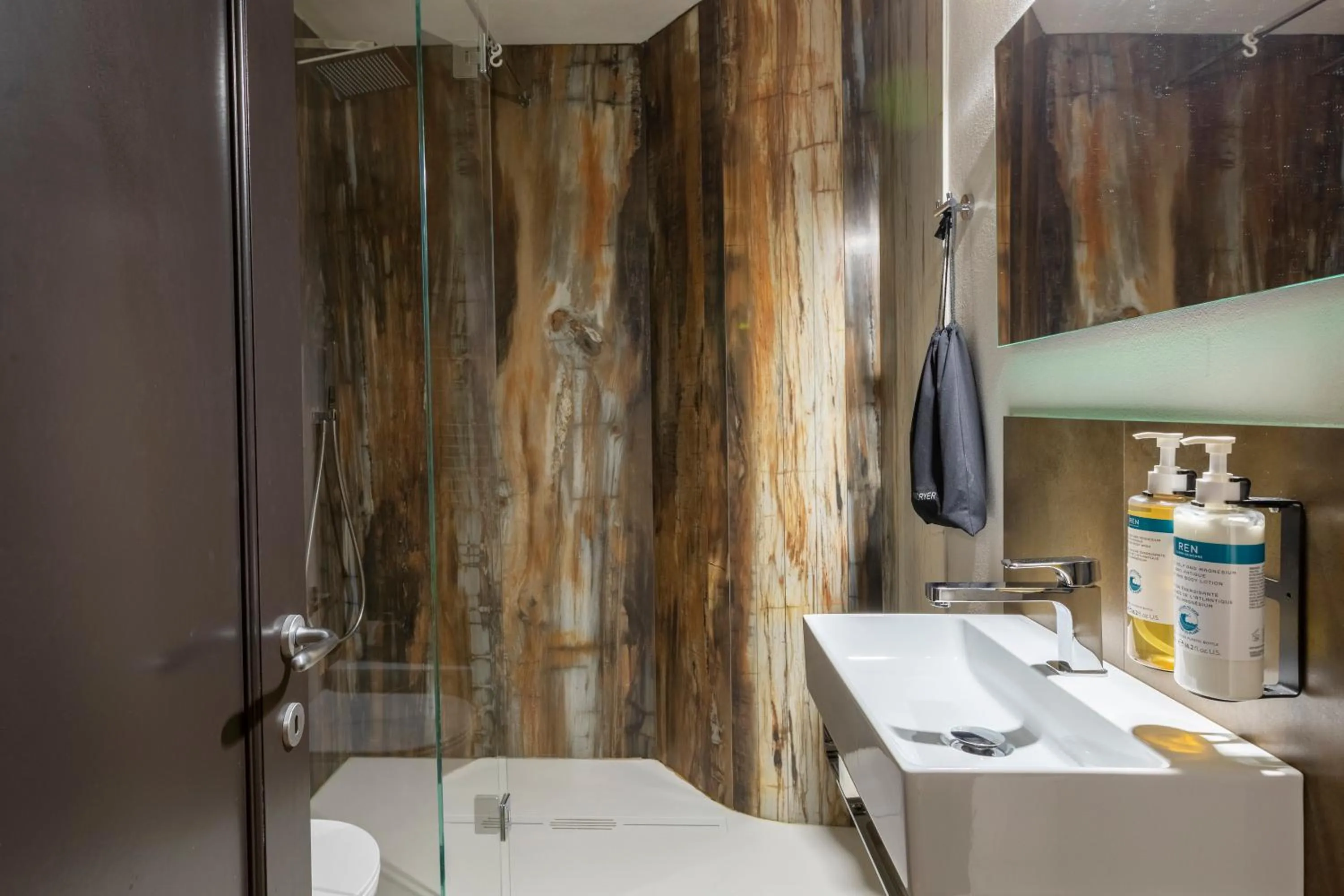 Shower in Numa Florence Felice