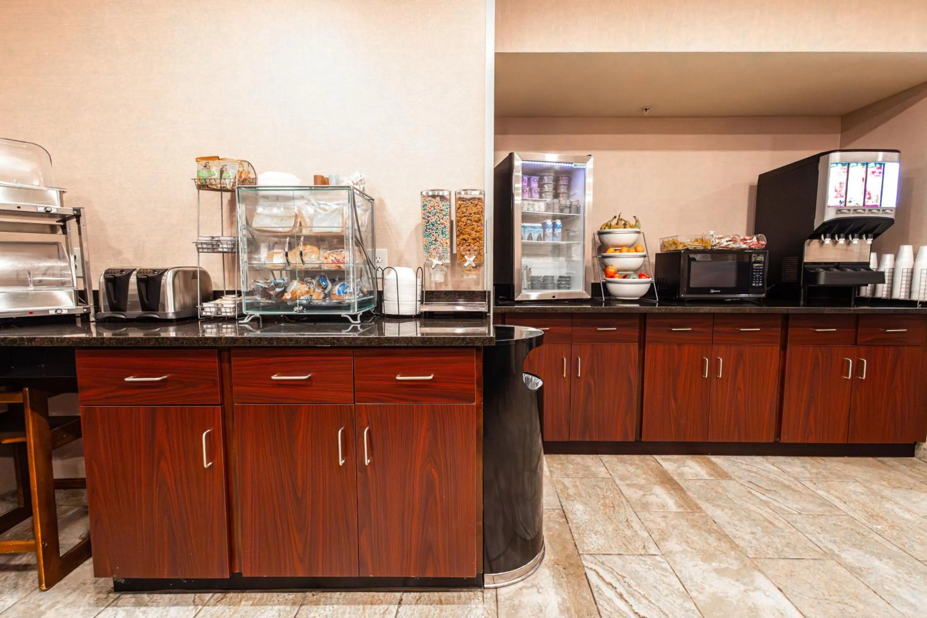 Breakfast in Cobblestone Inn & Suites - Big Lake