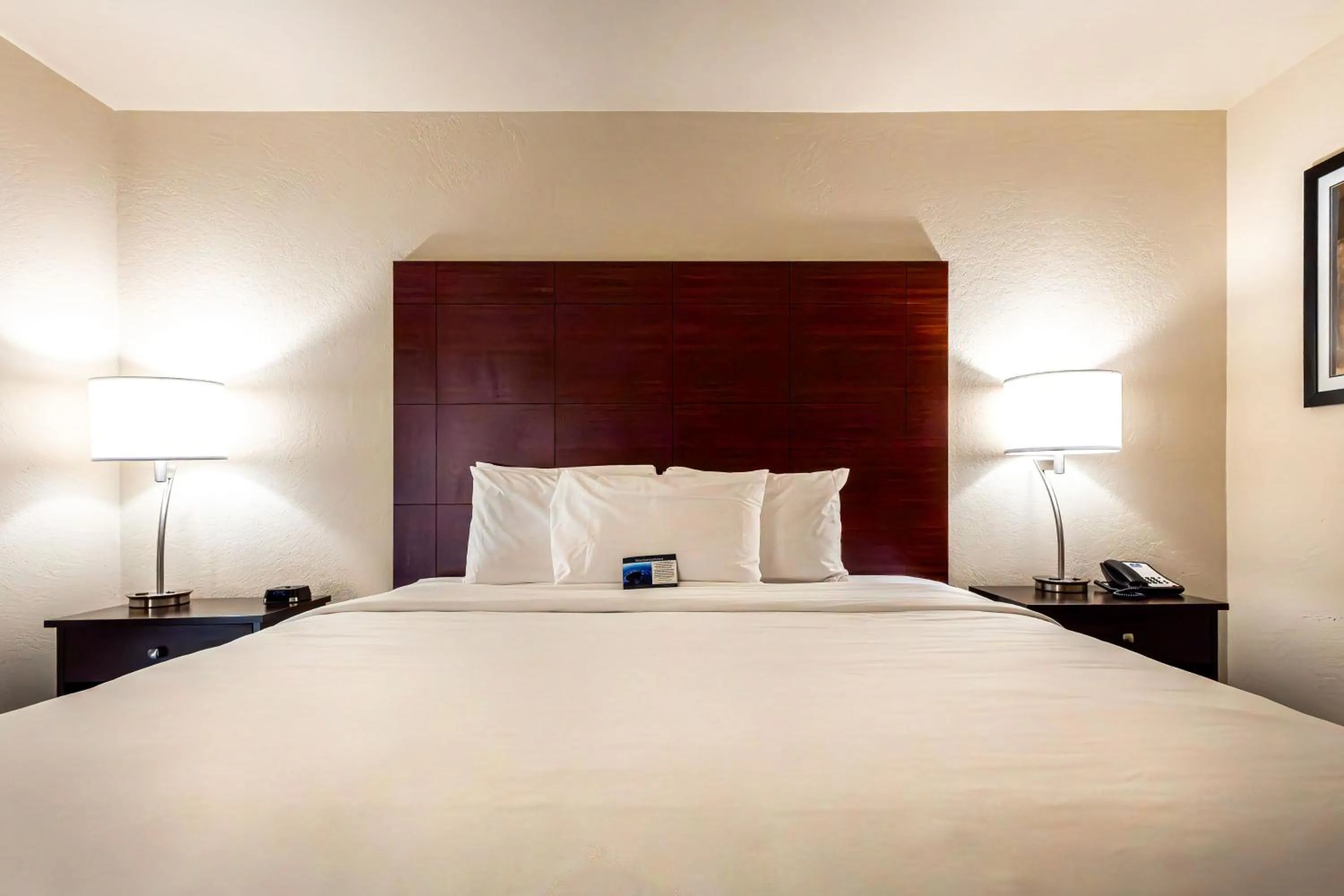 Bedroom, Bed in Cobblestone Inn & Suites - Big Lake