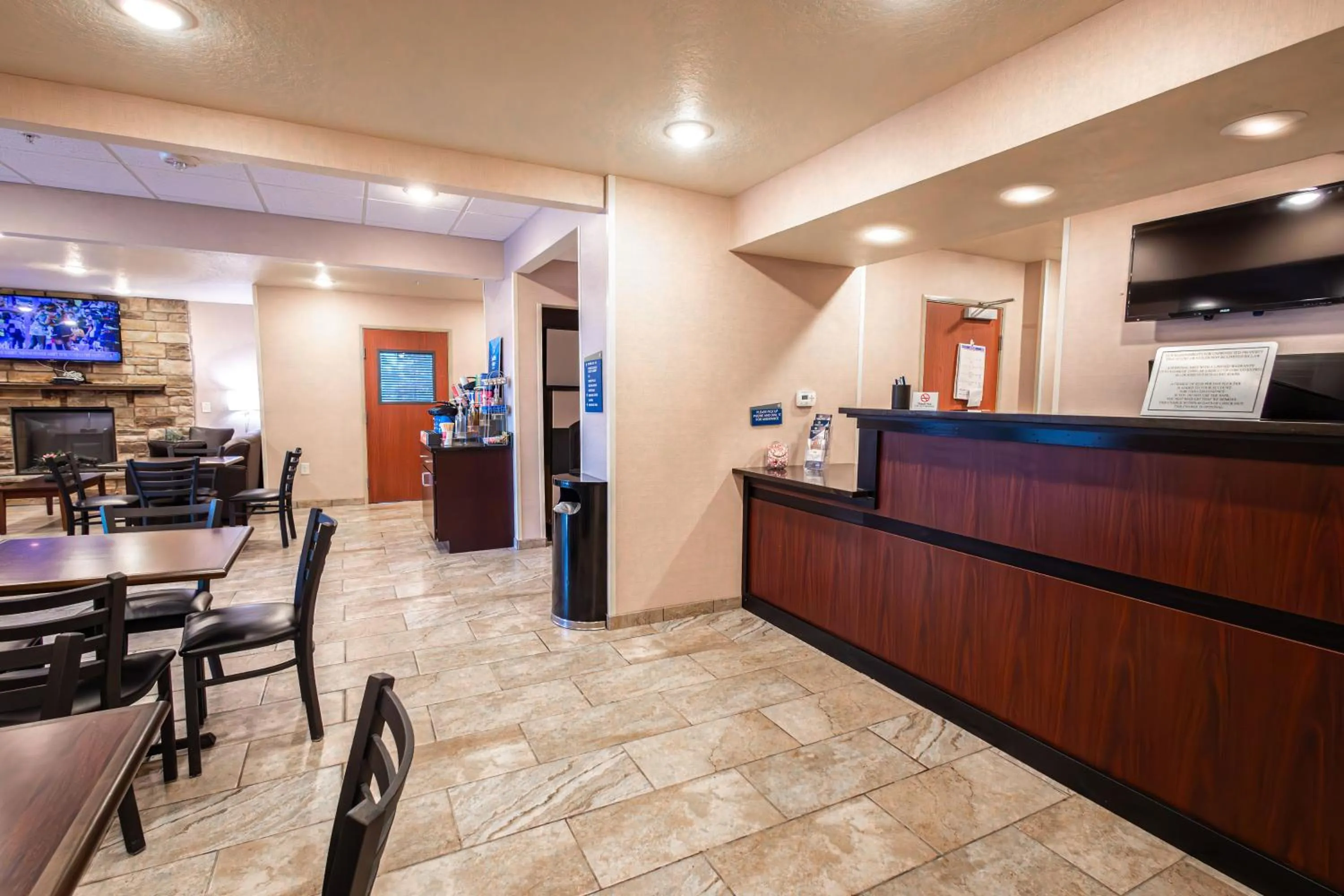 Lobby or reception in Cobblestone Inn & Suites - Big Lake