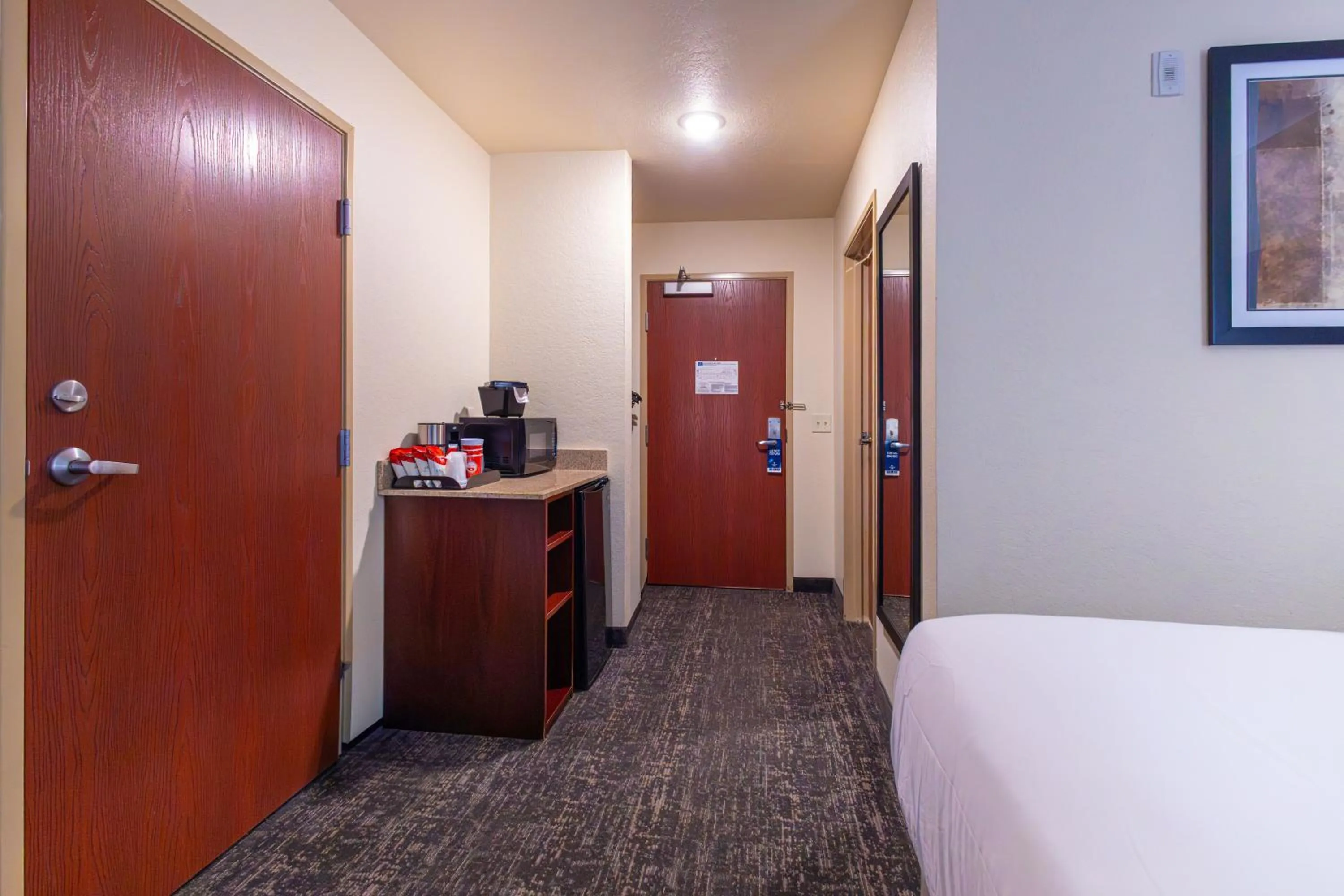 Bedroom, Bed in Cobblestone Inn & Suites - Big Lake