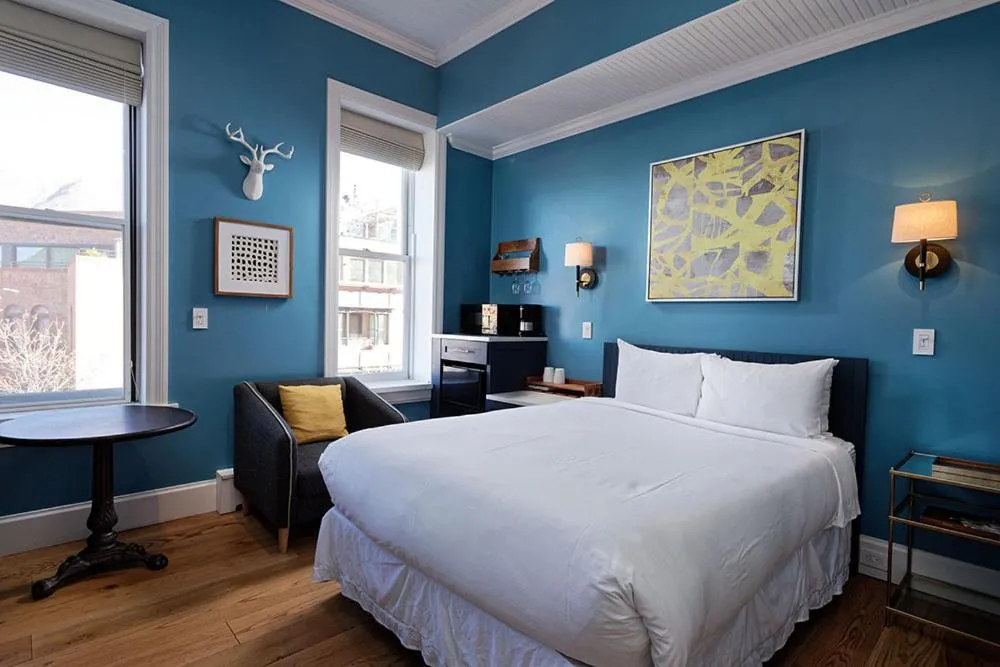 Independence Square 205, Stylish Hotel Room with AC, Great Location in Aspen