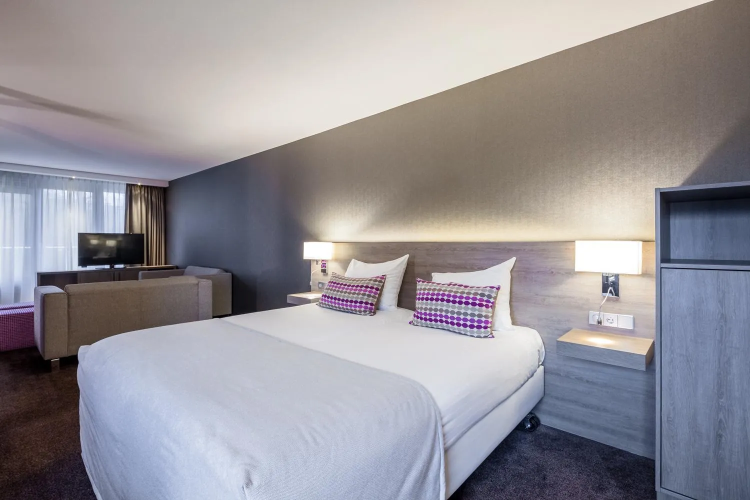 Living room, Bed in Van der Valk Hotel Haarlem