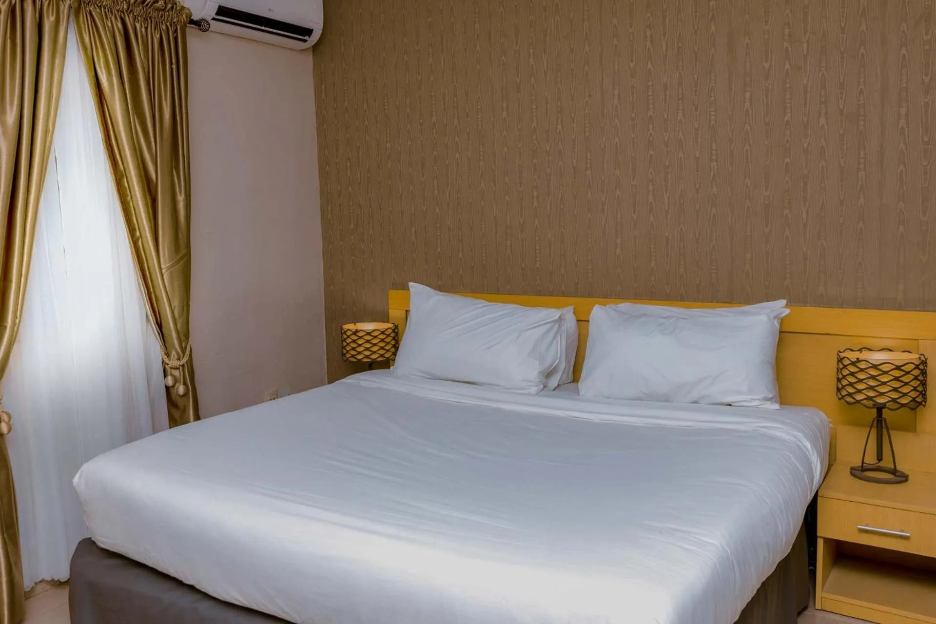 Photo of the whole room in IKOGOSI WARM SPRINGS RESORT