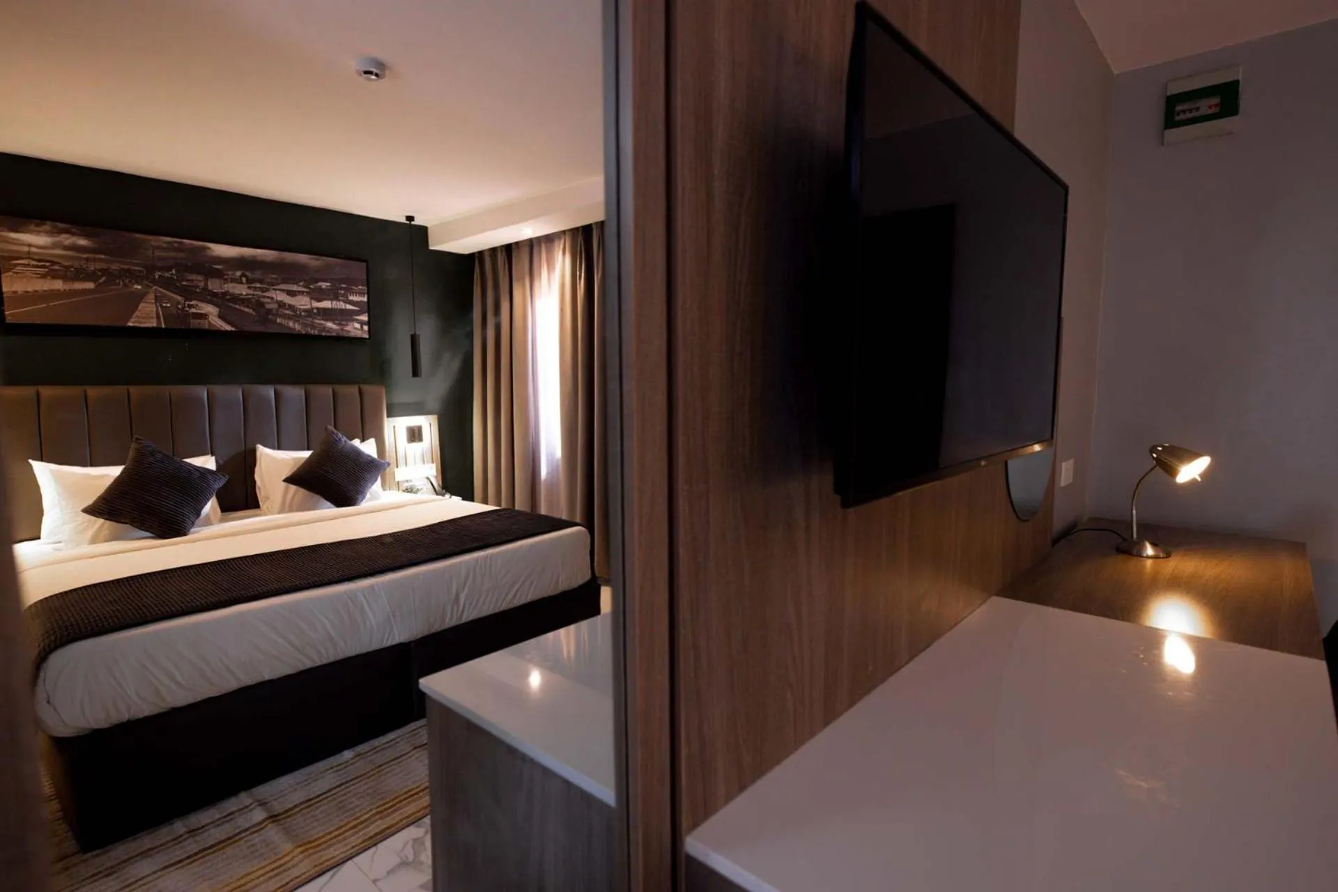 Bed in IKOGOSI WARM SPRINGS RESORT