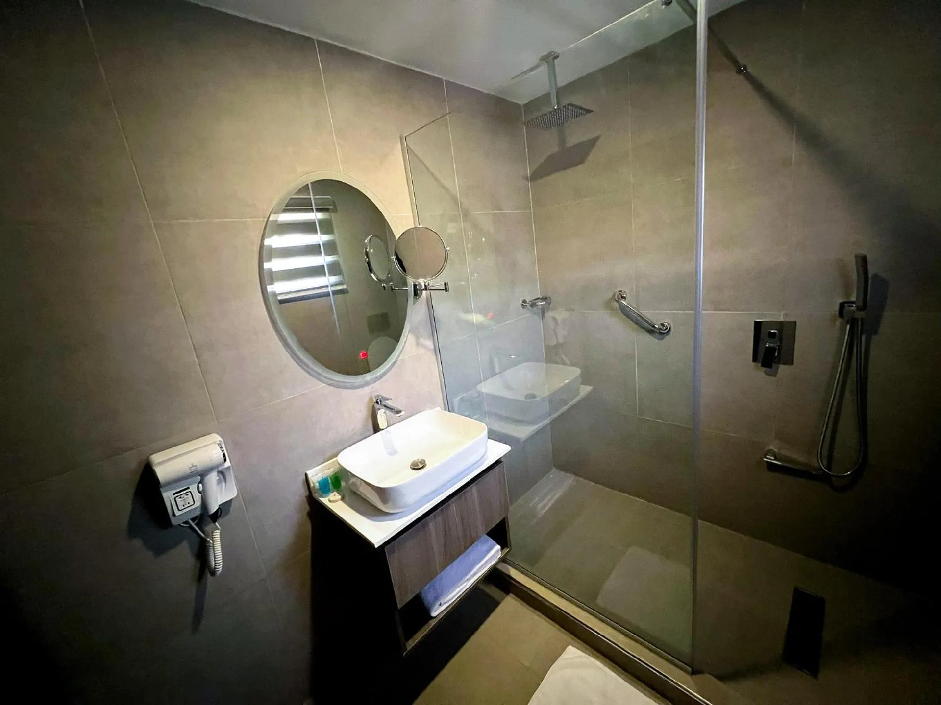 Shower in IKOGOSI WARM SPRINGS RESORT