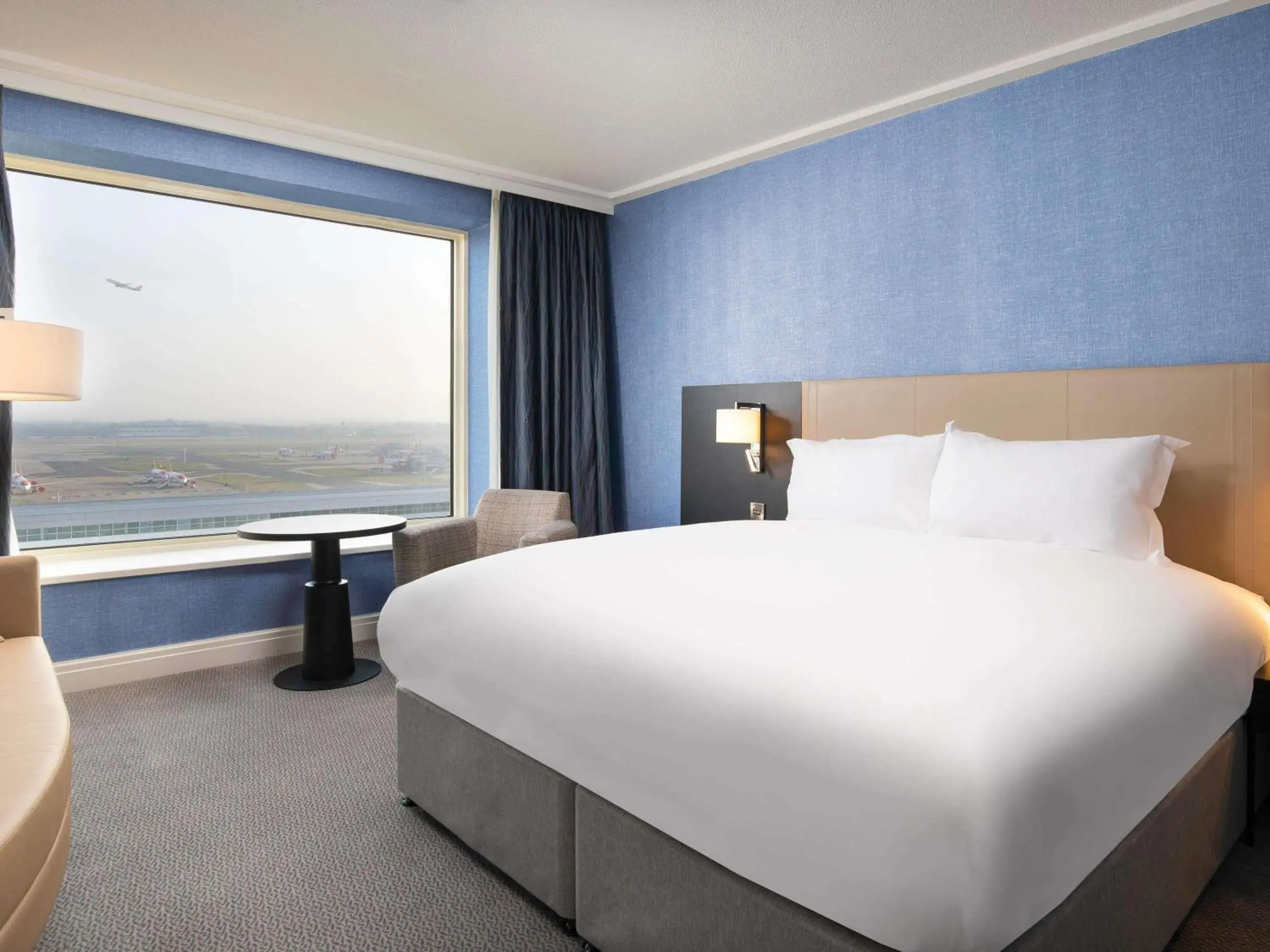 Luxury Queen Room with View - Lounge Access in Sofitel London Gatwick Luxury Queen Room with View - Lounge Access in Sofitel London Gatwick