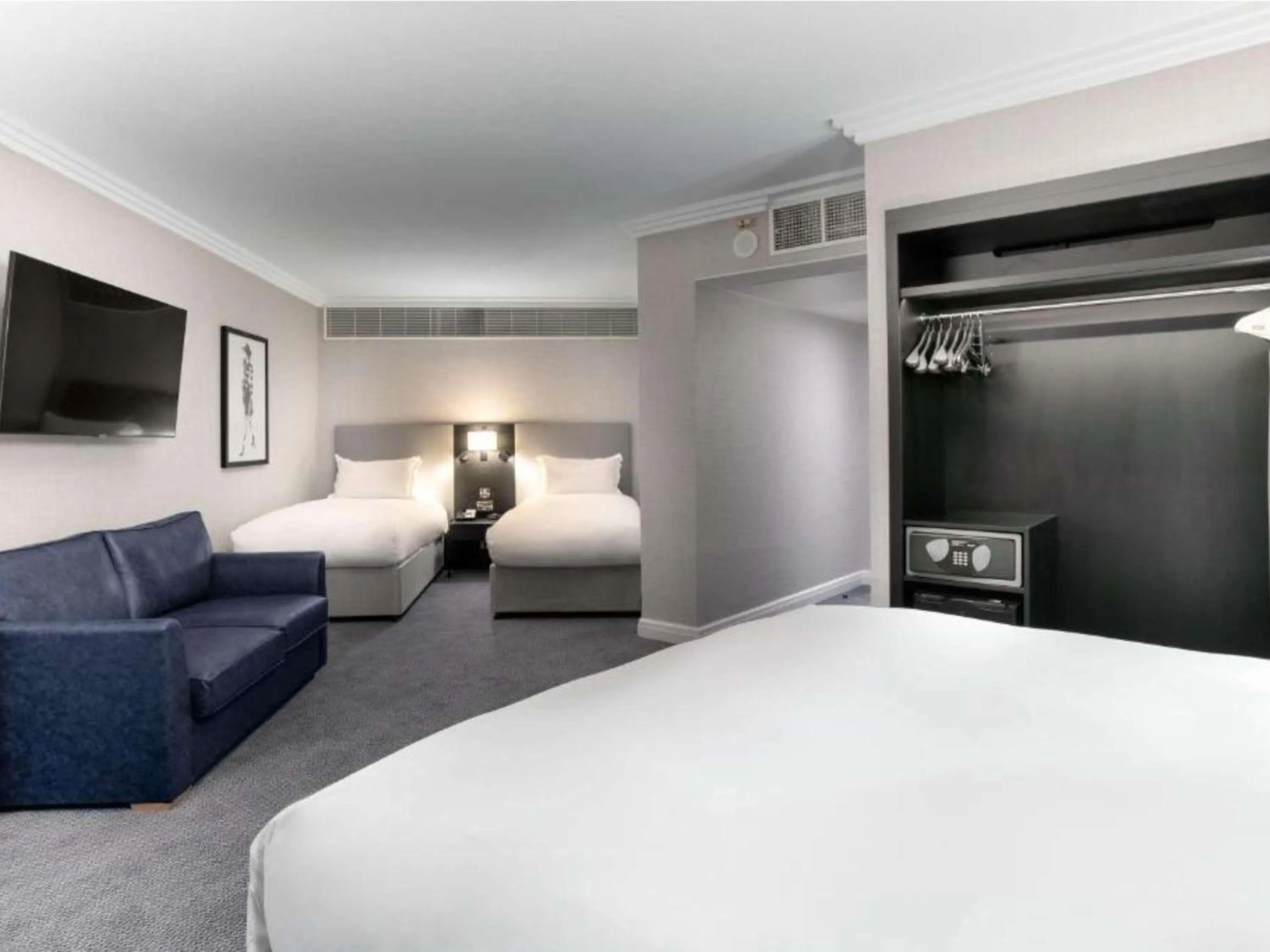 Bedroom, Bed in Sofitel London Gatwick