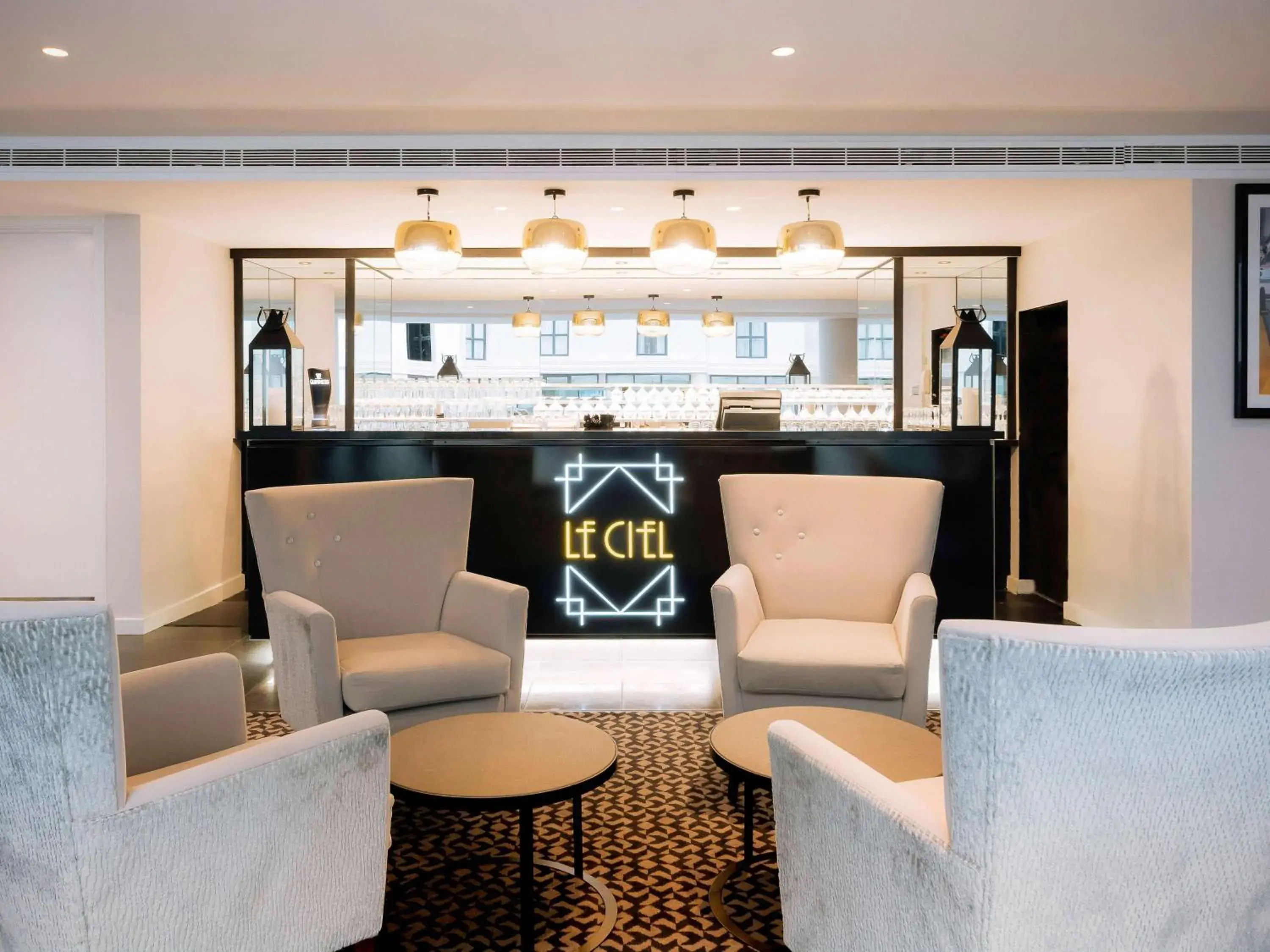 Lounge or bar in Sofitel London Gatwick Lounge or bar in Sofitel London Gatwick