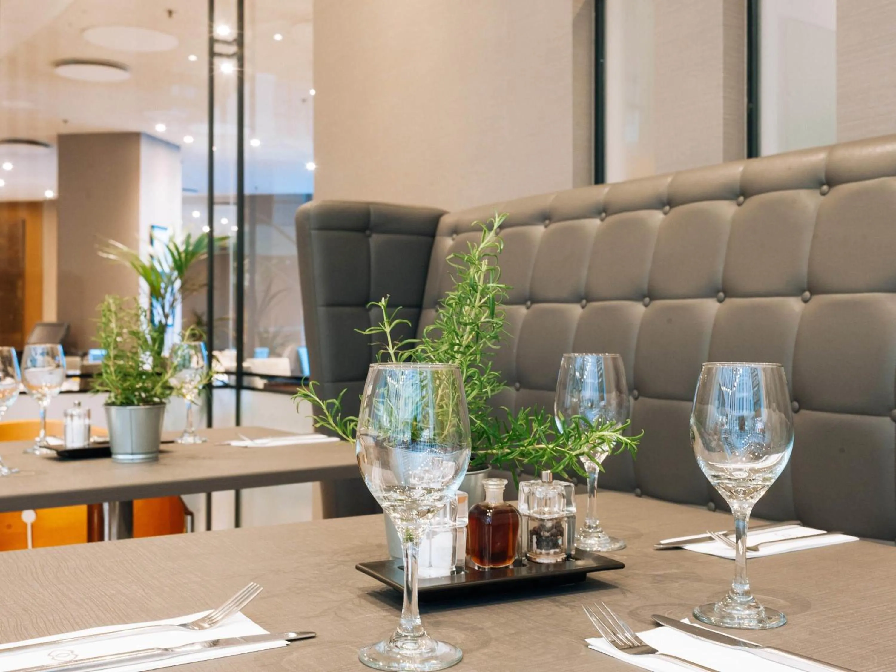 Restaurant/places to eat in Sofitel London Gatwick