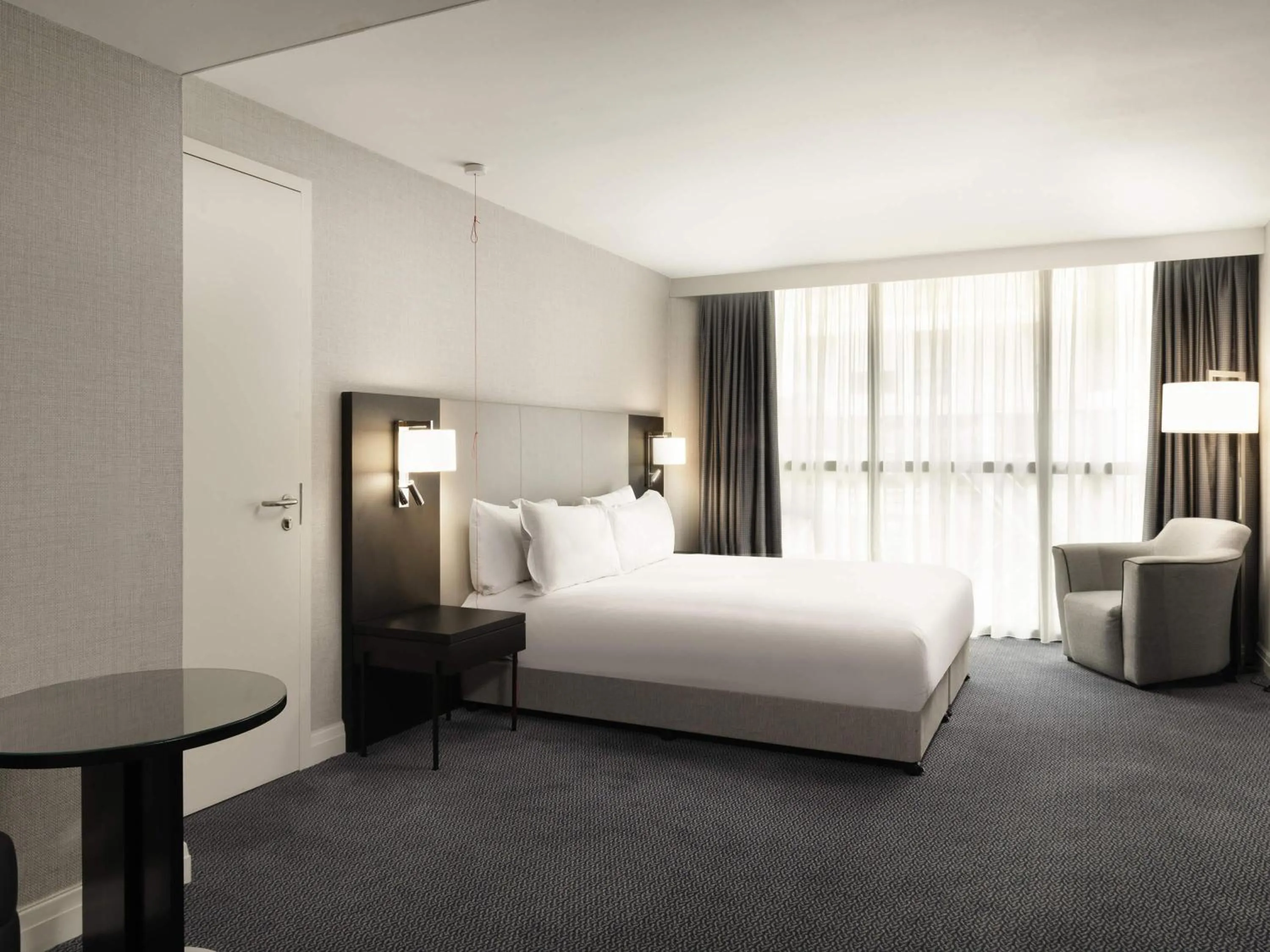 Bedroom, Bed in Sofitel London Gatwick