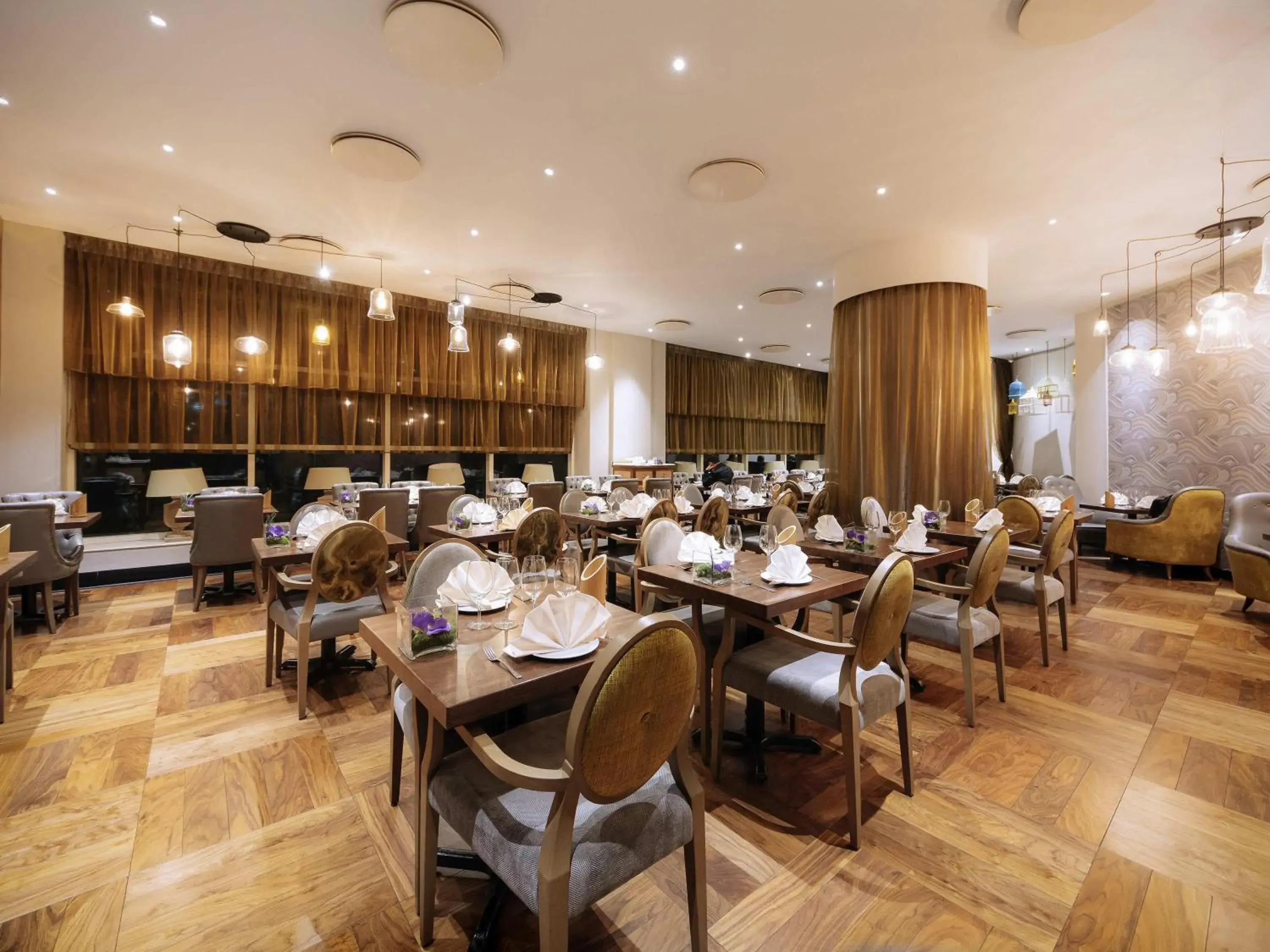 Restaurant/places to eat in Sofitel London Gatwick Restaurant/places to eat in Sofitel London Gatwick