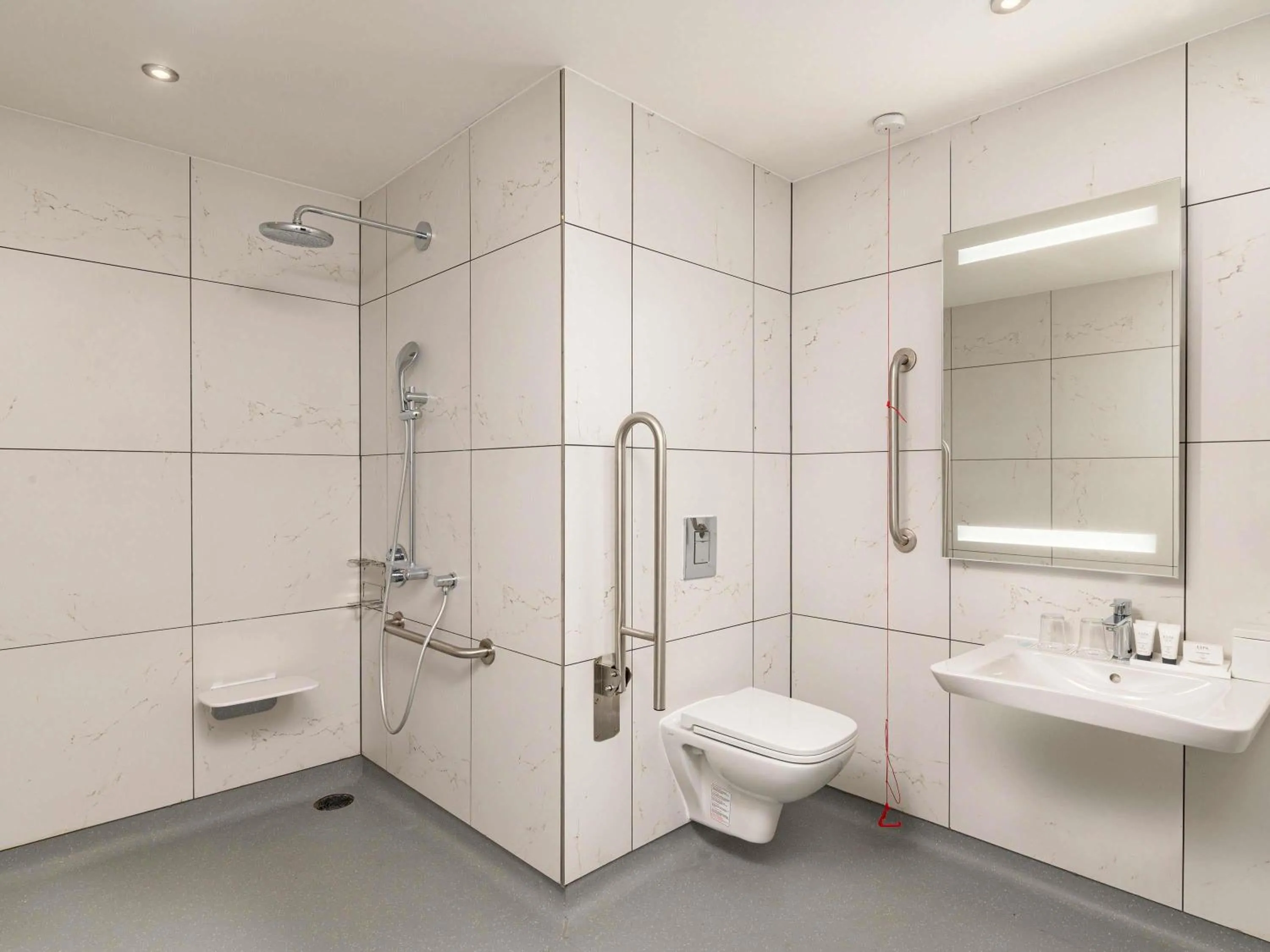 Bedroom in Sofitel London Gatwick