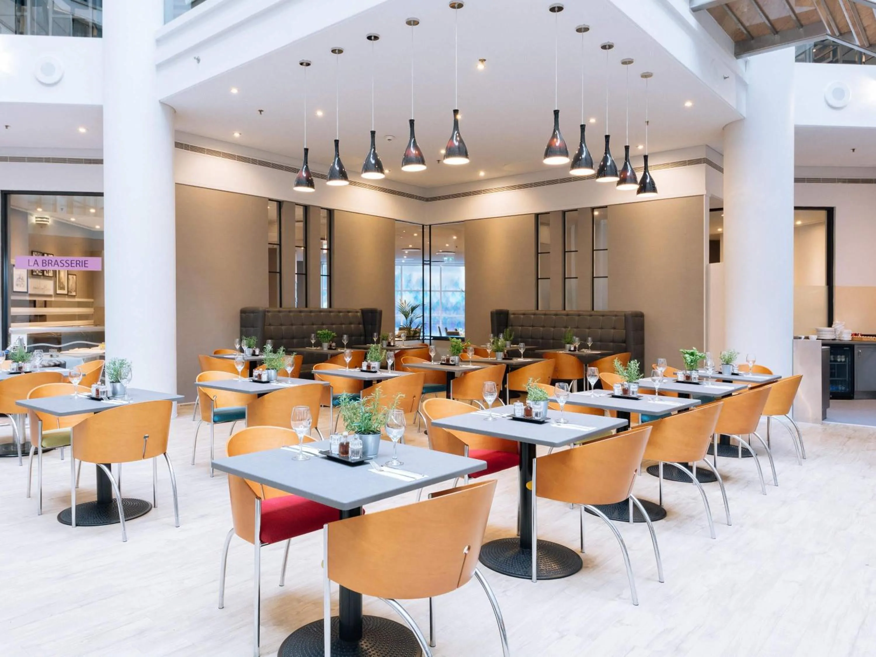 Restaurant/places to eat in Sofitel London Gatwick