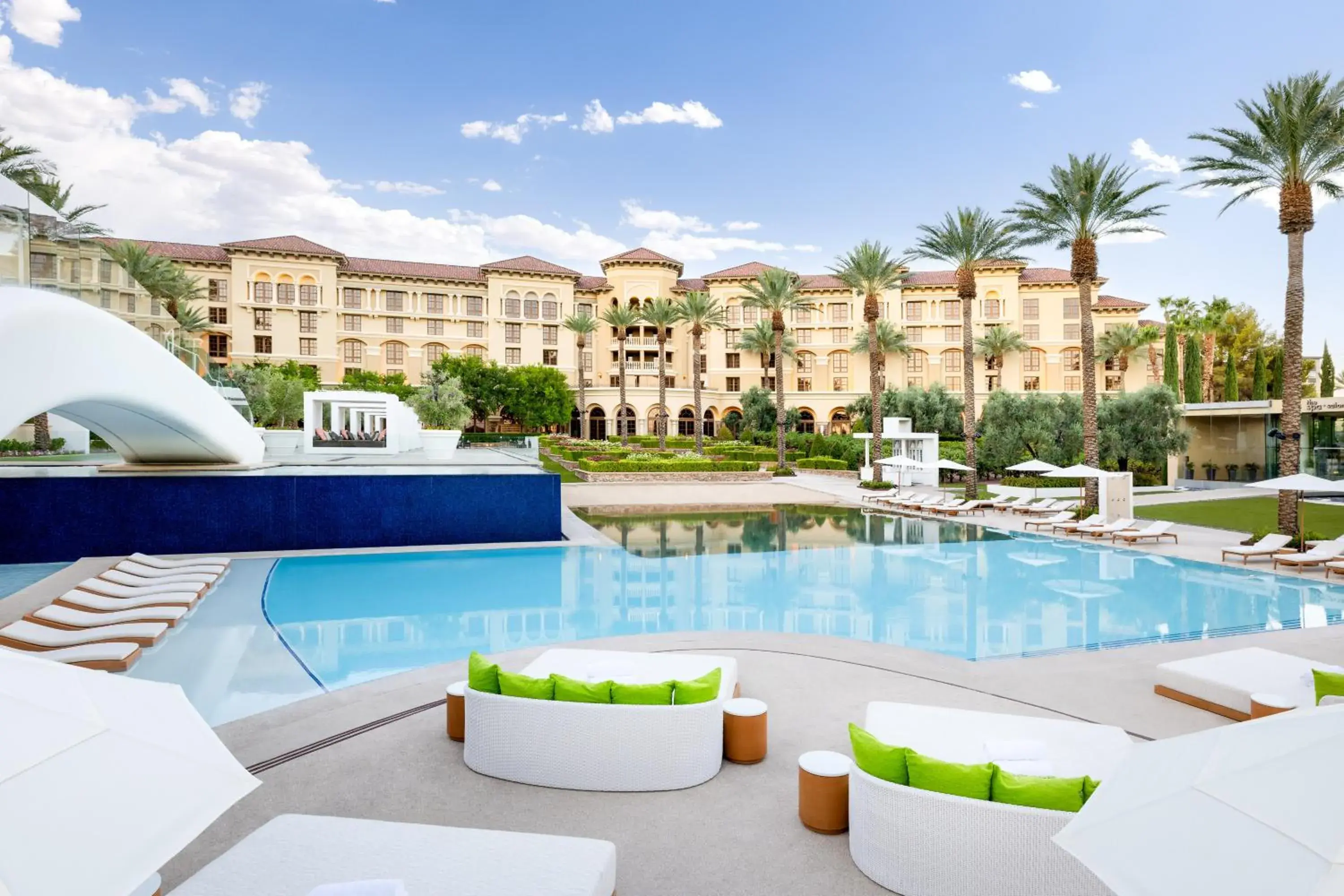 Swimming pool in Green Valley Ranch Resort Spa Casino Swimming pool in Green Valley Ranch Resort Spa Casino