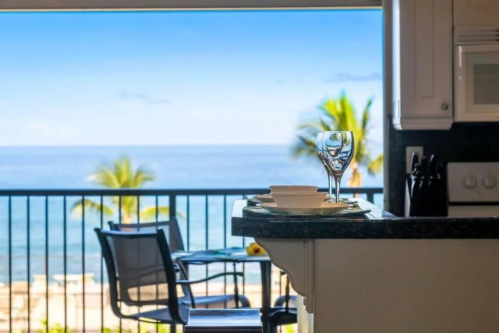 Hale Ono Loa 316- Upgraded Hale Ono Loa condo, expansive ocean views