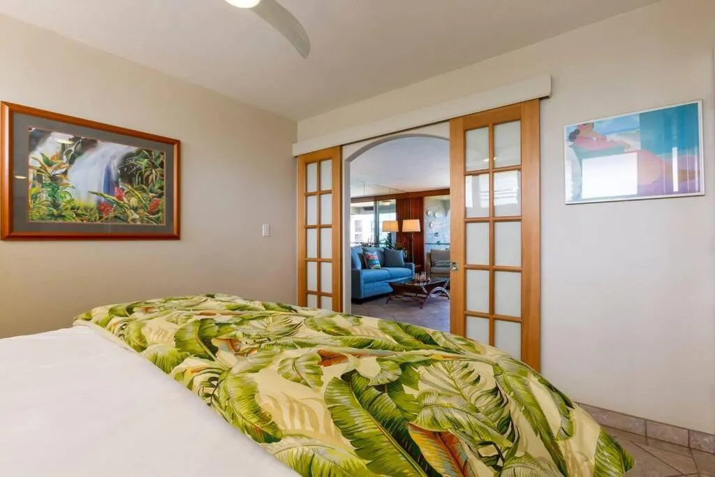 Bed in Hale Ono Loa 316- Upgraded Hale Ono Loa condo, expansive ocean views