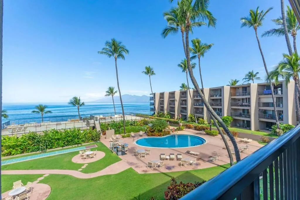 Hale Ono Loa 316- Upgraded Hale Ono Loa condo, expansive ocean views
