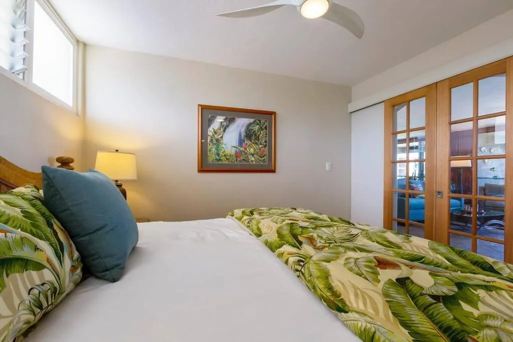 Bed in Hale Ono Loa 316- Upgraded Hale Ono Loa condo, expansive ocean views