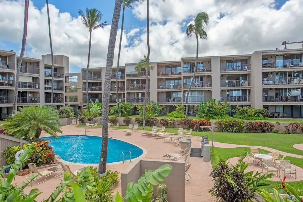 Hale Ono Loa 316- Upgraded Hale Ono Loa condo, expansive ocean views