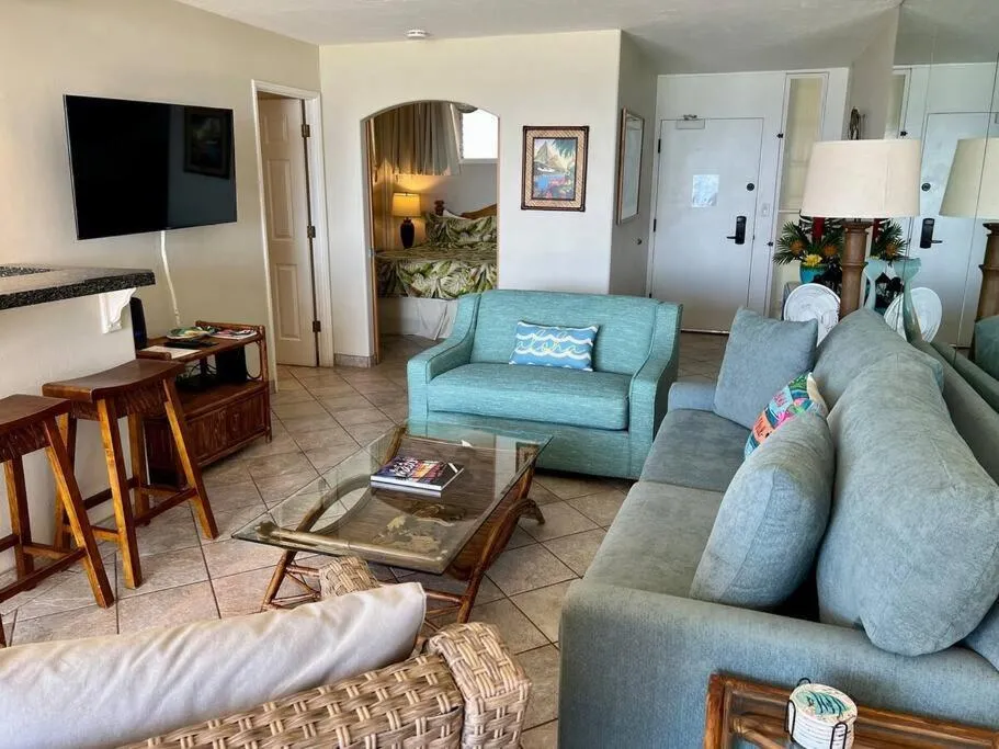 Hale Ono Loa 316- Upgraded Hale Ono Loa condo, expansive ocean views