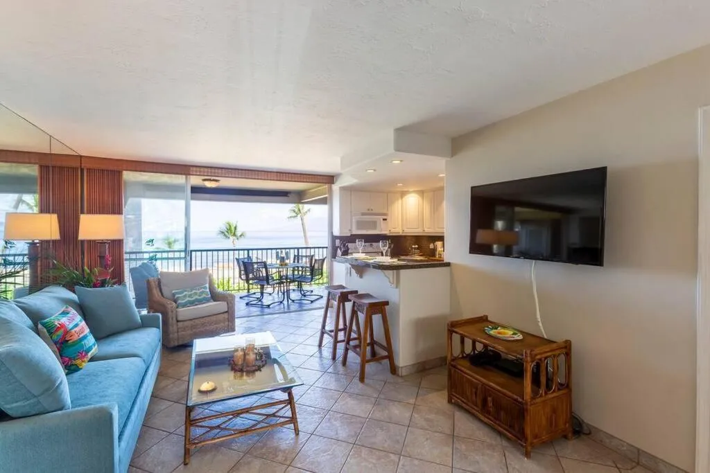 Hale Ono Loa 316- Upgraded Hale Ono Loa condo, expansive ocean views