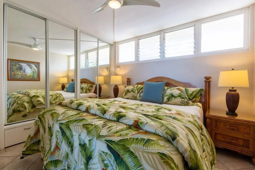 Bed in Hale Ono Loa 316- Upgraded Hale Ono Loa condo, expansive ocean views