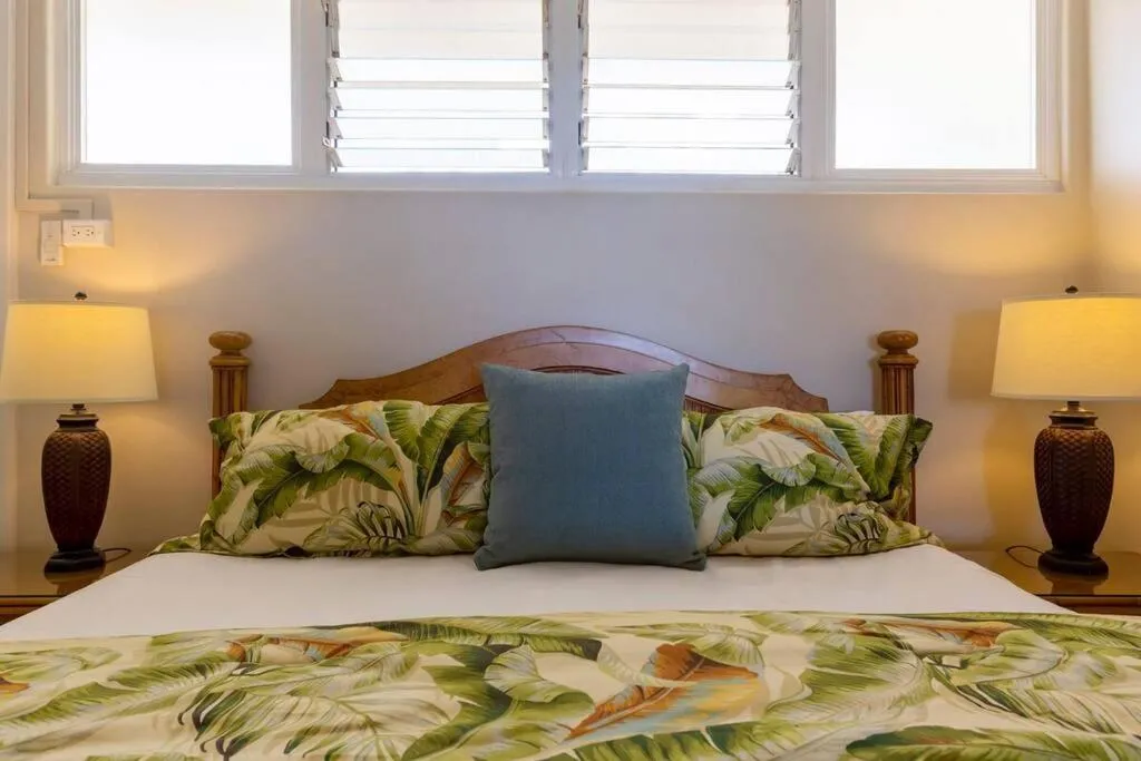 Bed in Hale Ono Loa 316- Upgraded Hale Ono Loa condo, expansive ocean views