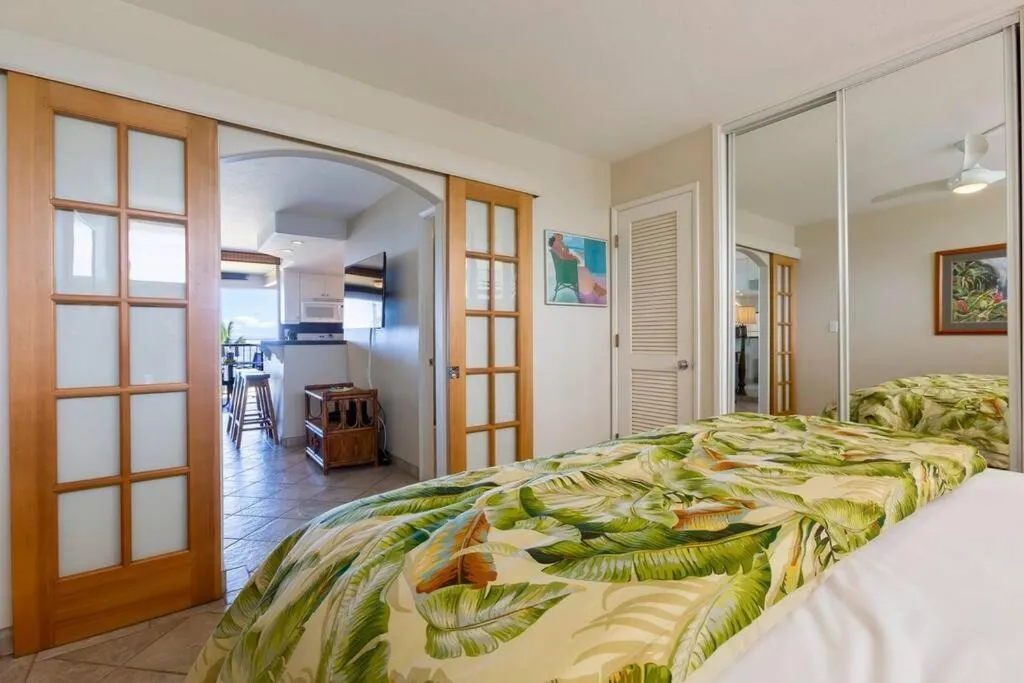 Bed in Hale Ono Loa 316- Upgraded Hale Ono Loa condo, expansive ocean views