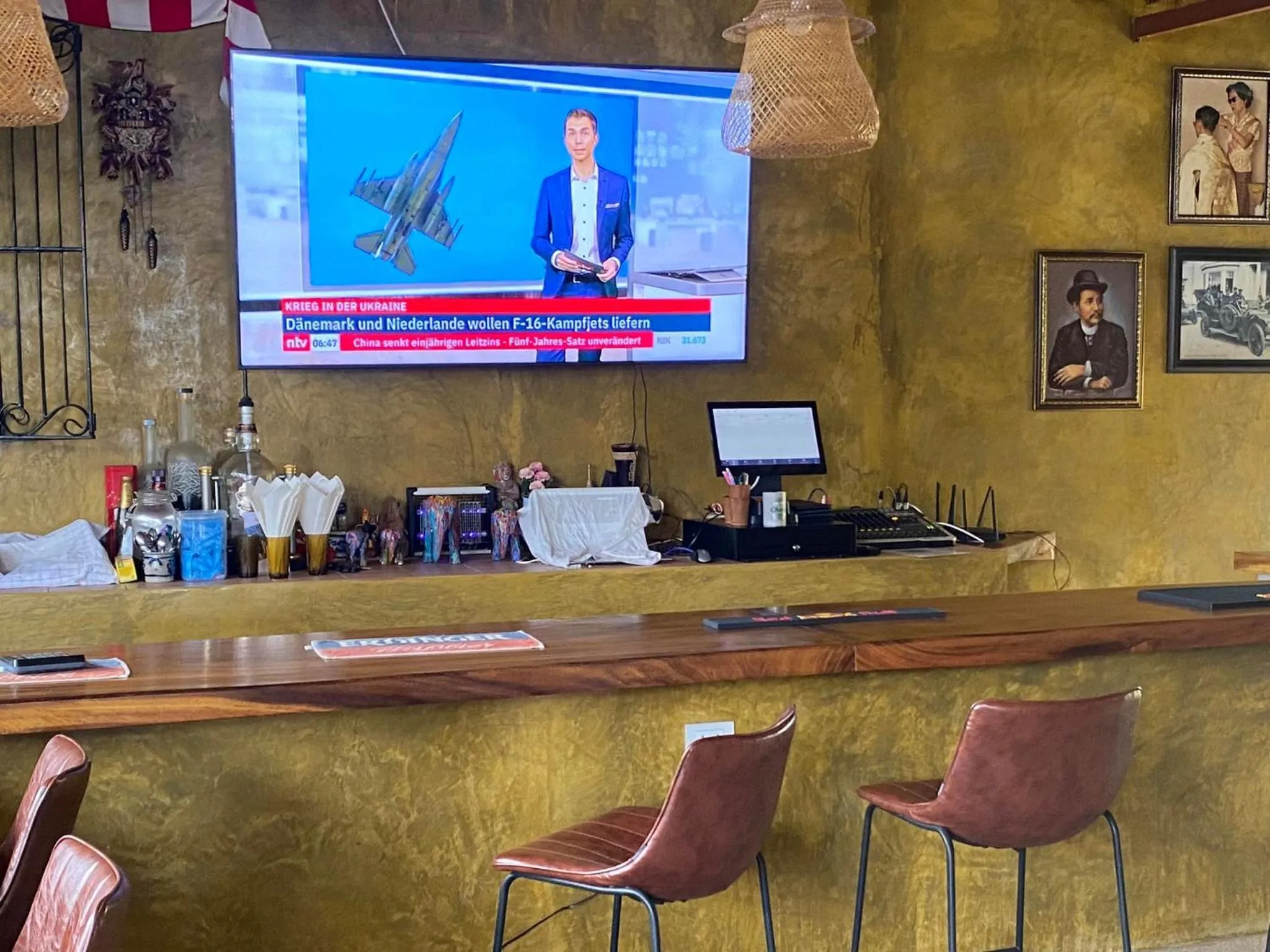 Restaurant/places to eat in Kamala Tropical Garden Hotel