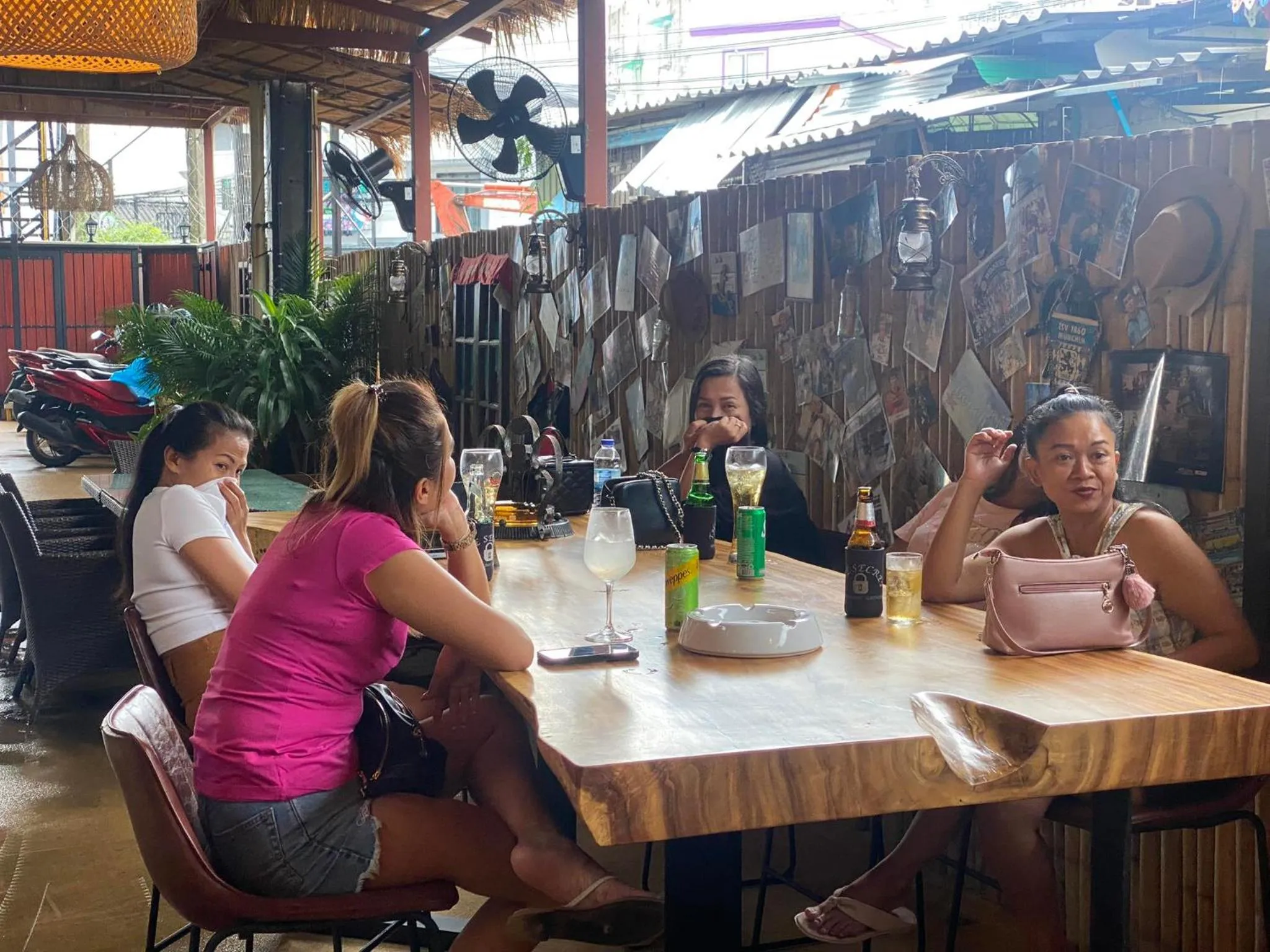 Restaurant/places to eat in Kamala Tropical Garden Hotel