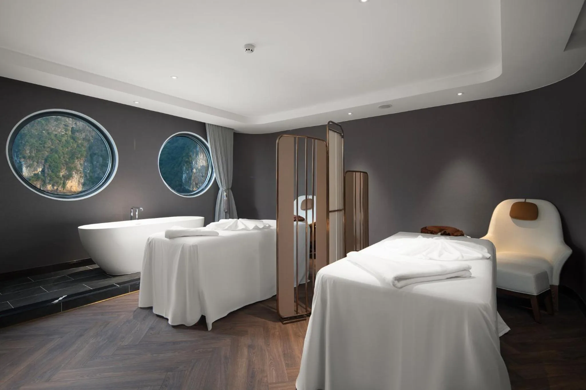 Spa and wellness centre/facilities, Bed in Grand Pioneers Halong Bay Cruise 1