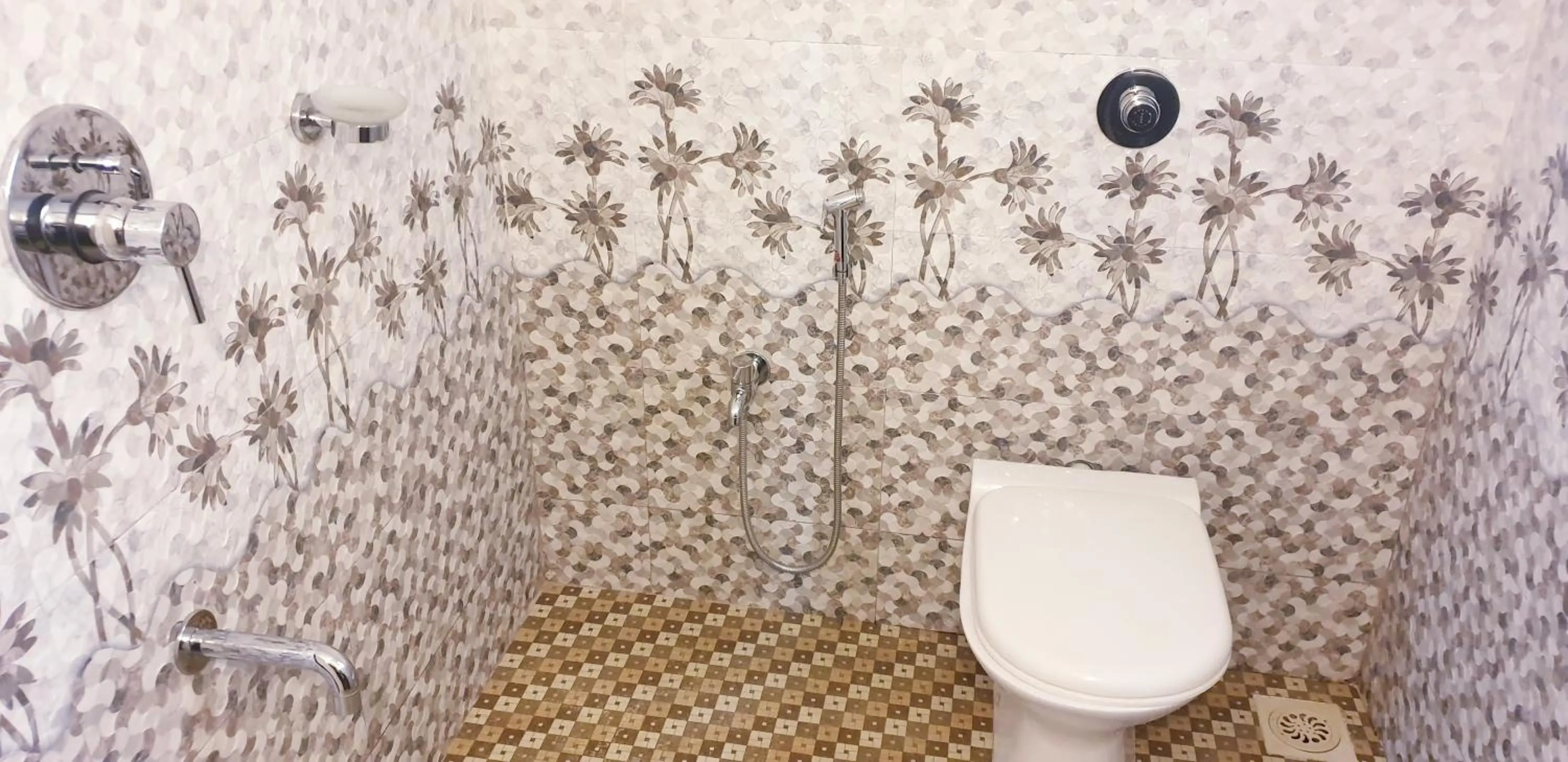 Toilet in Veronica By The Beach Calangute