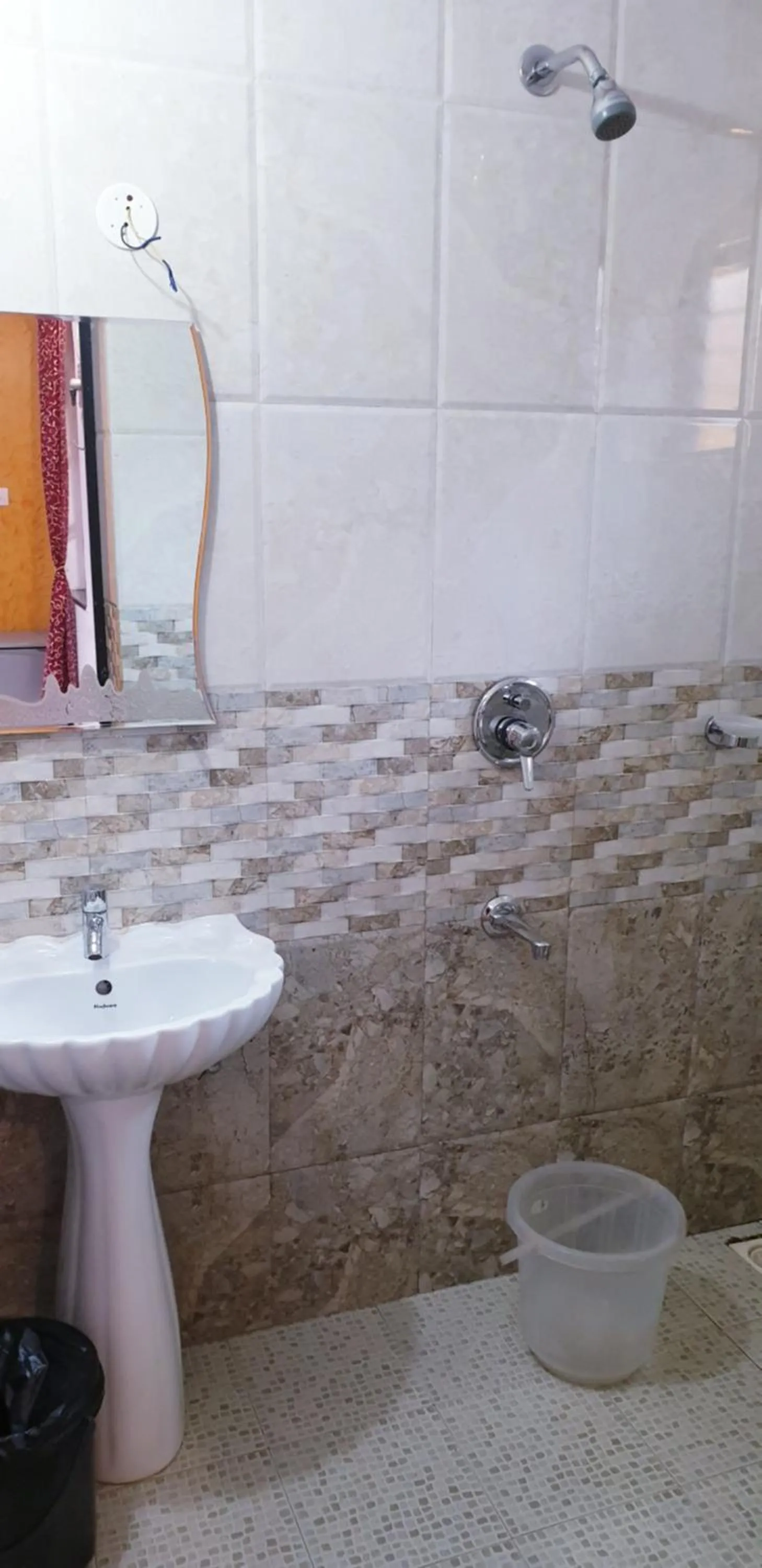 Shower in Veronica By The Beach Calangute